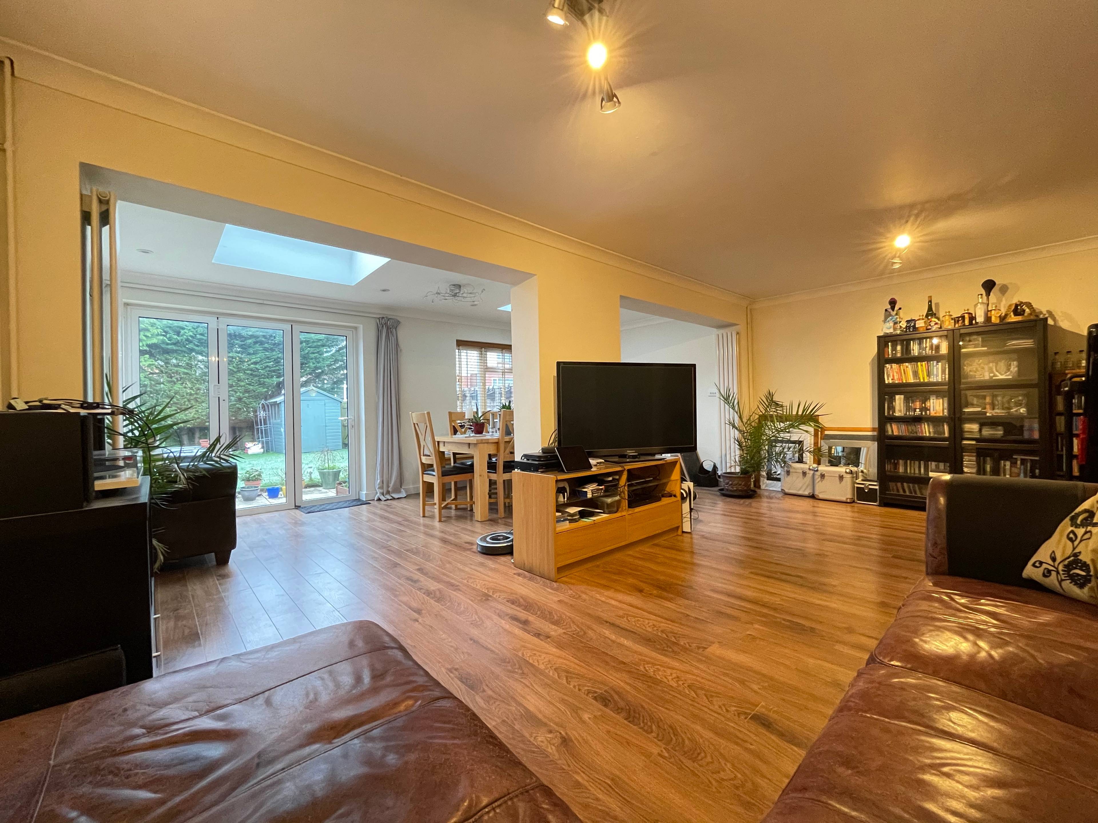 Lounge/Dining Room