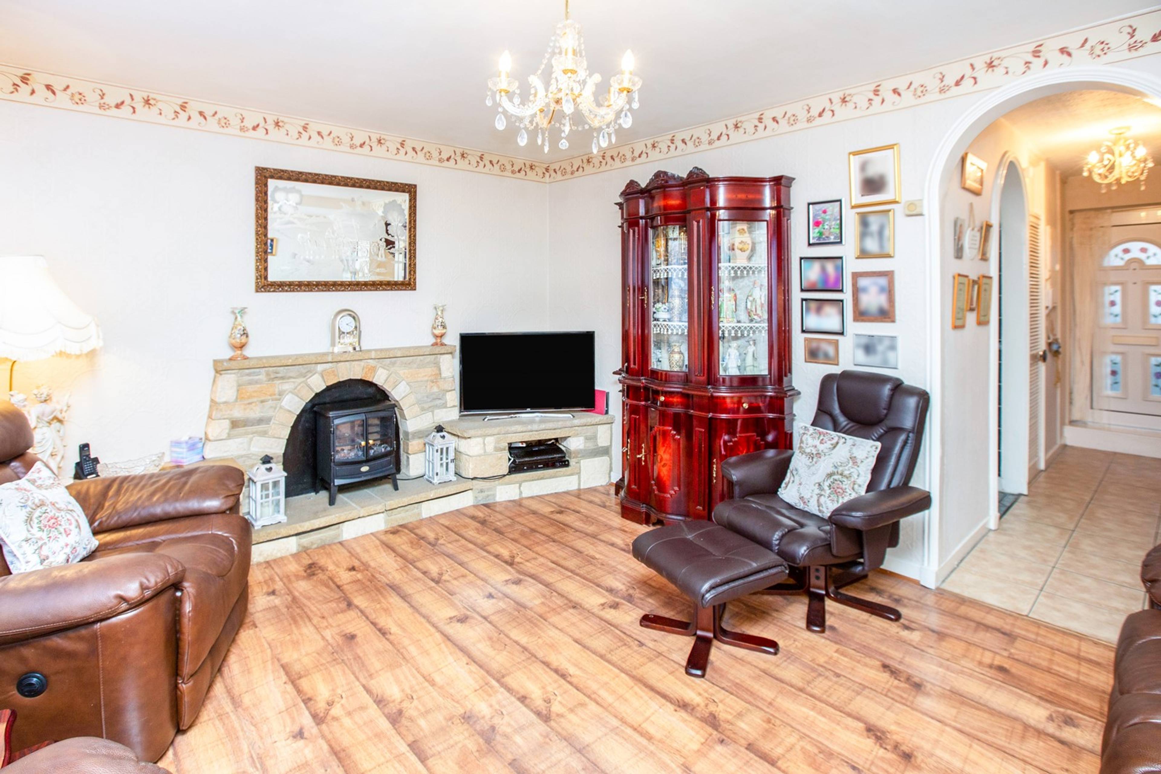 Lounge/Dining Room
