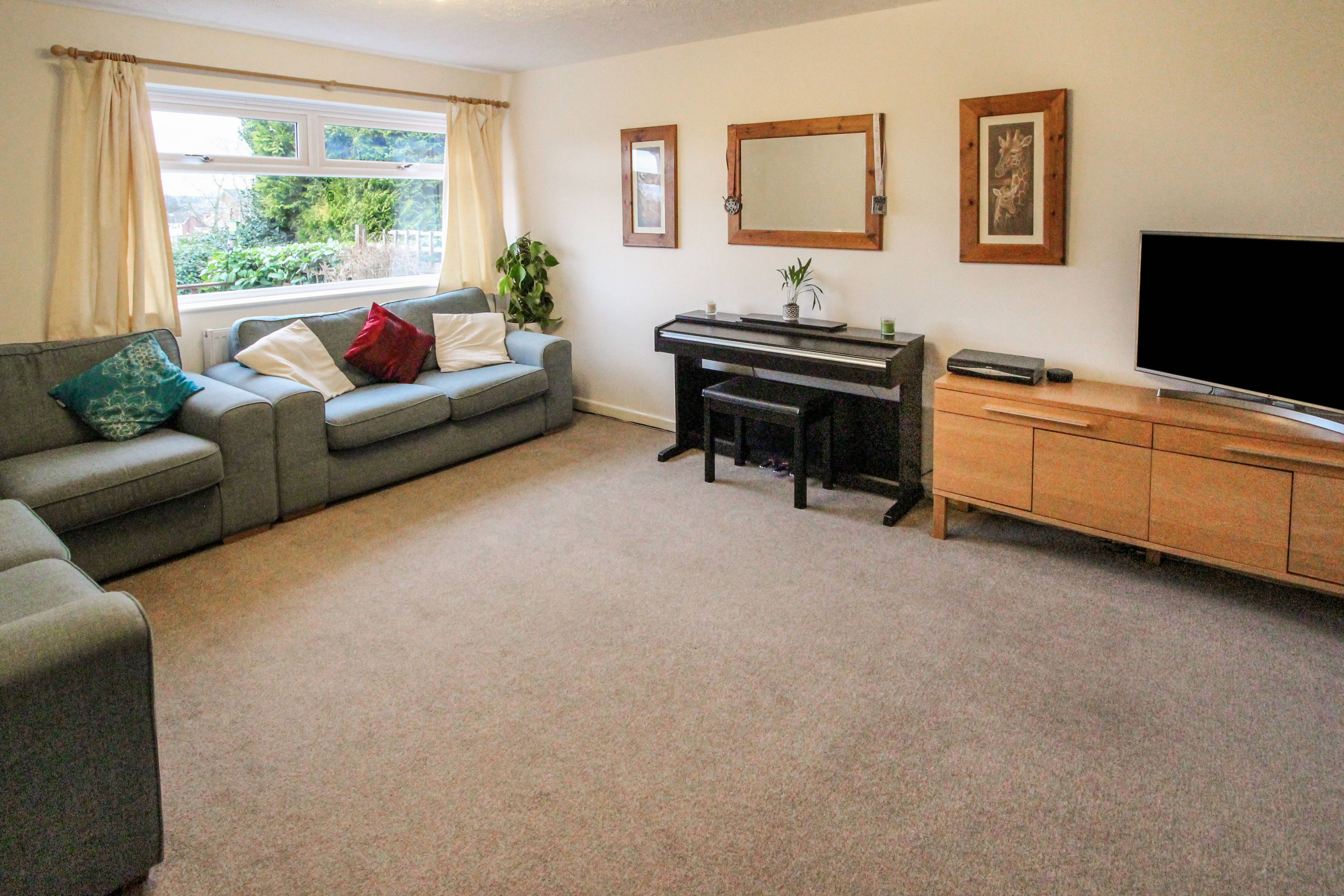 Lounge/Dining Room