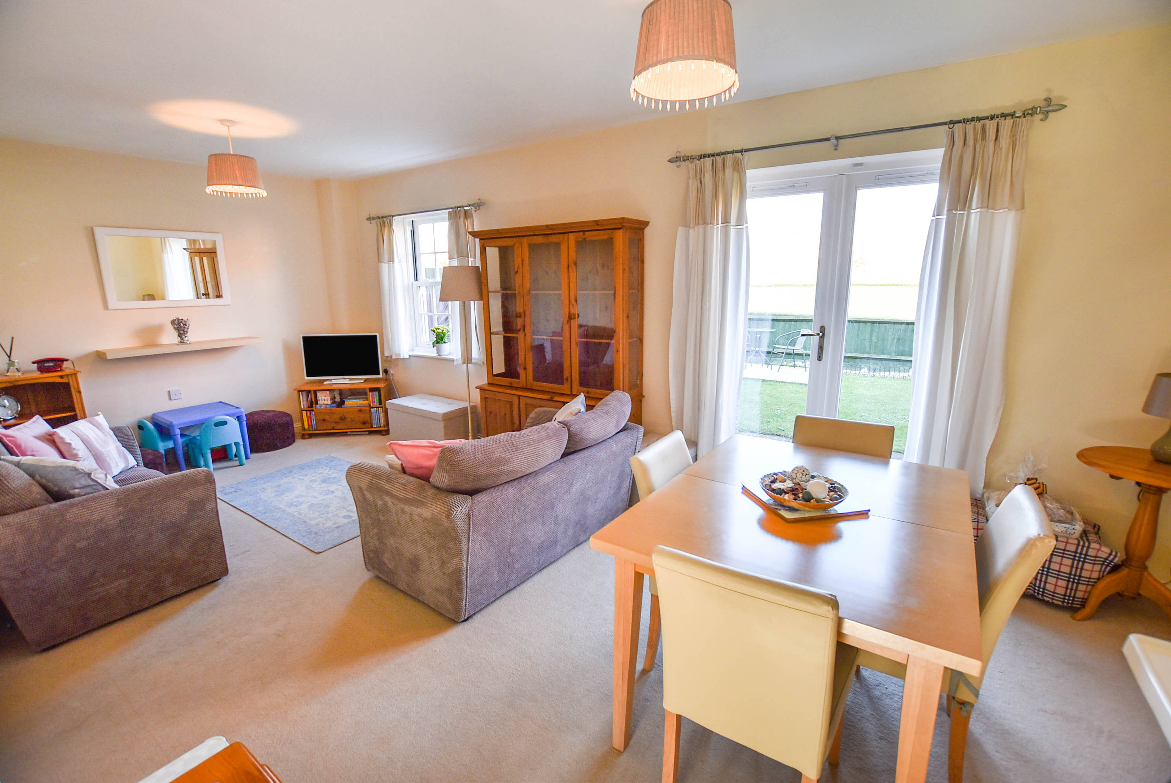 Lounge/Dining Room