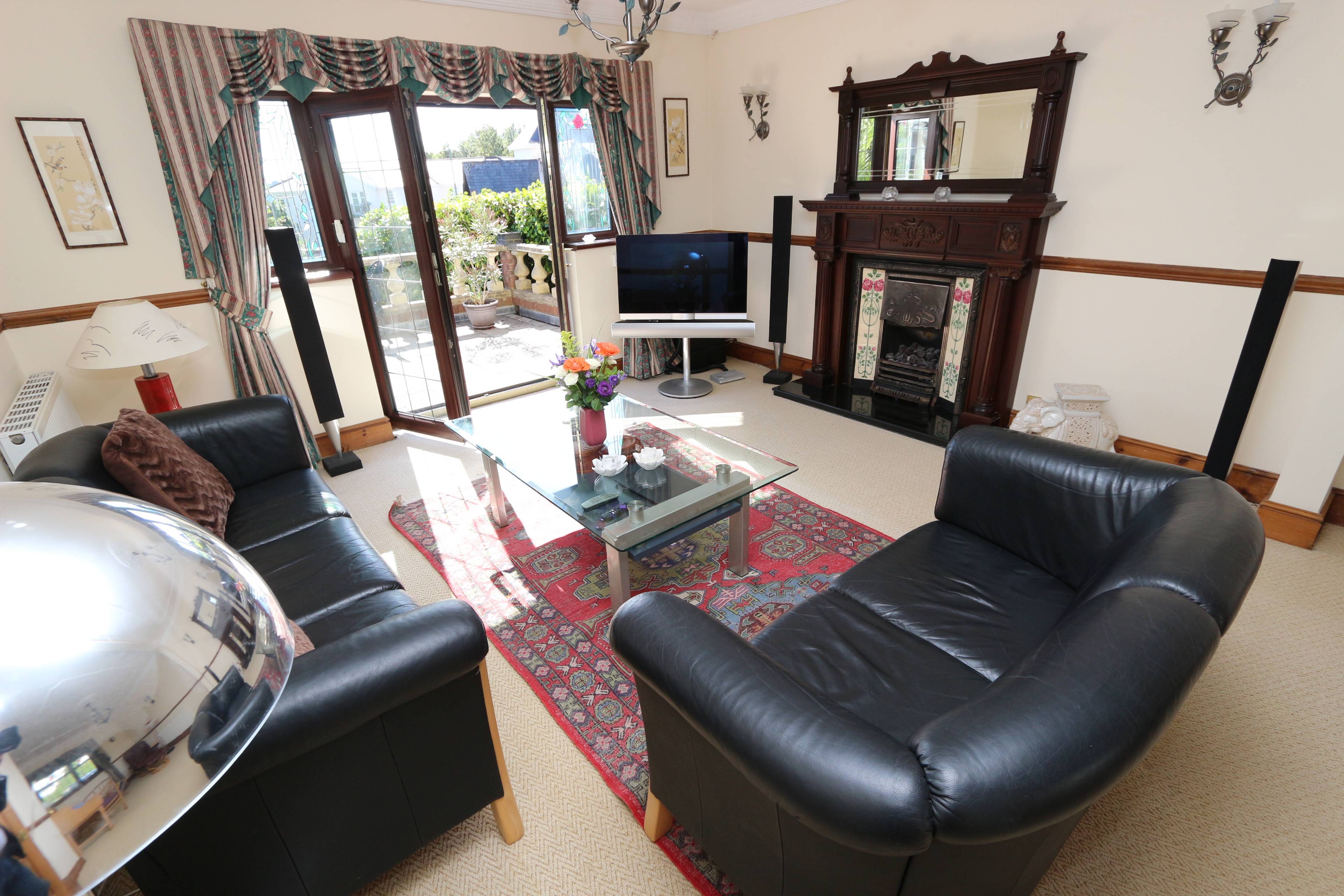 Lounge/Dining Room