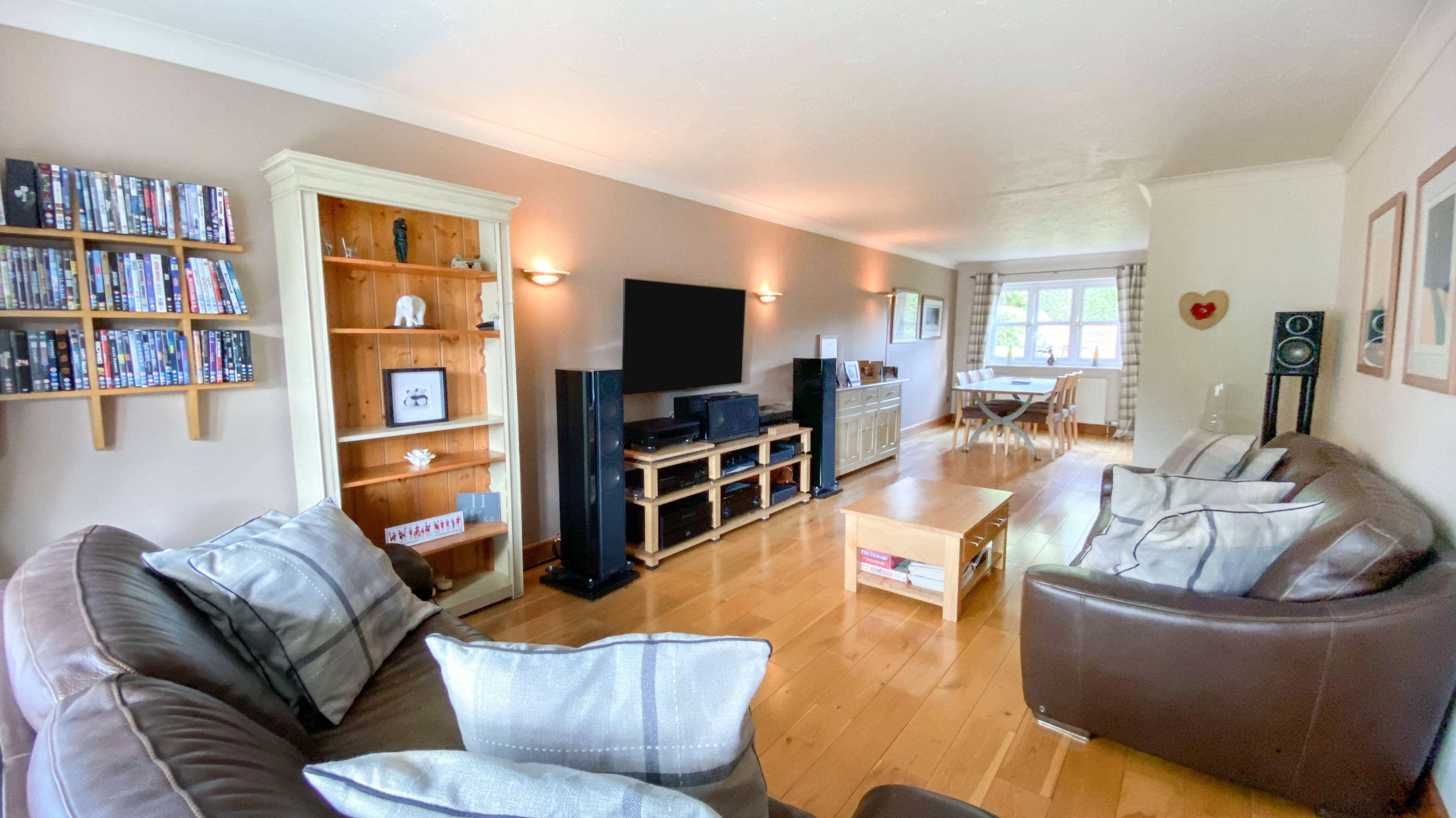 Lounge/Dining Room