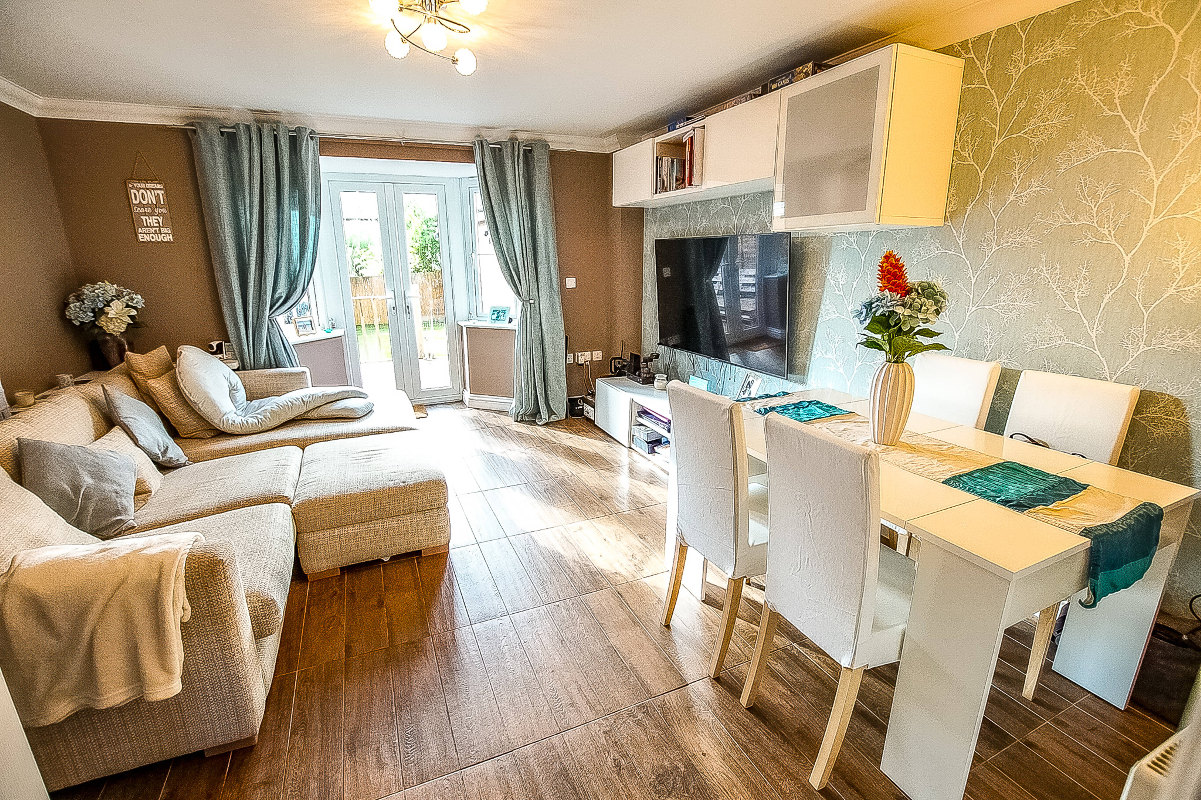 Lounge/Dining Room