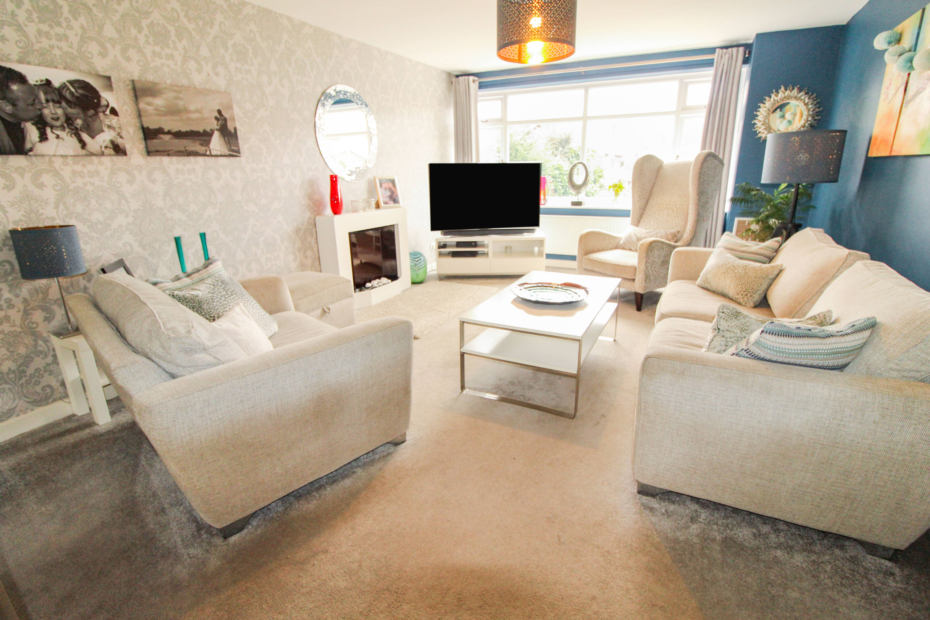 Lounge/Dining Room
