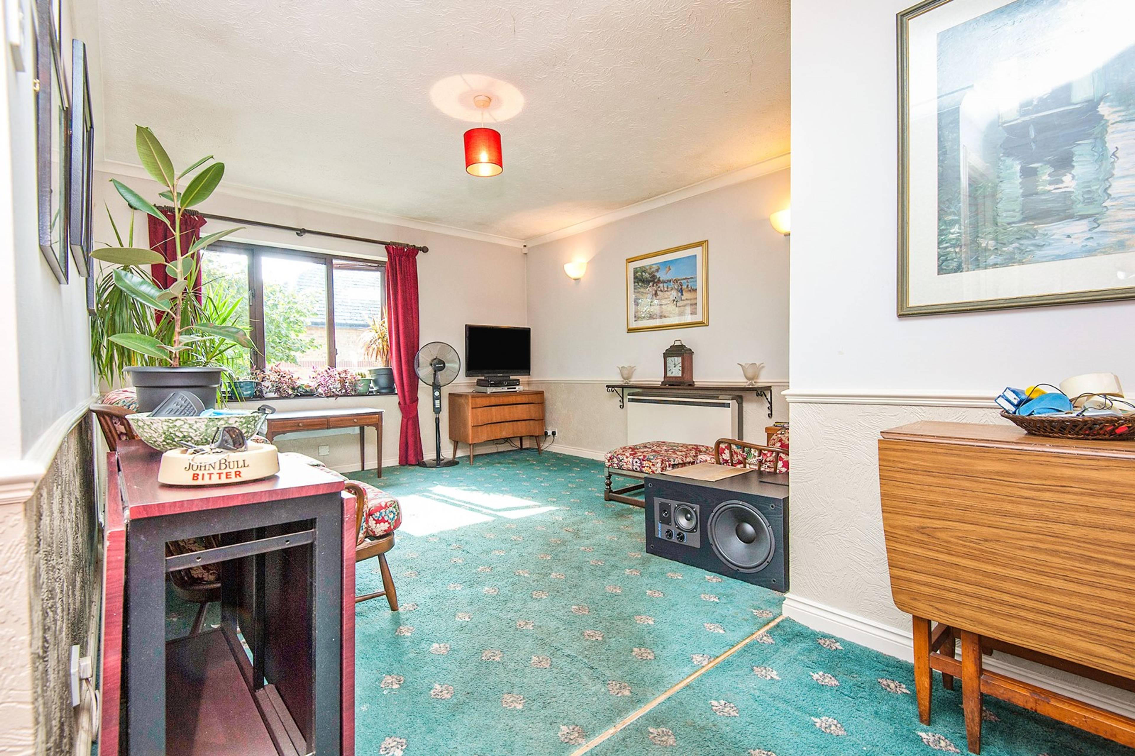 Lounge/Dining Room