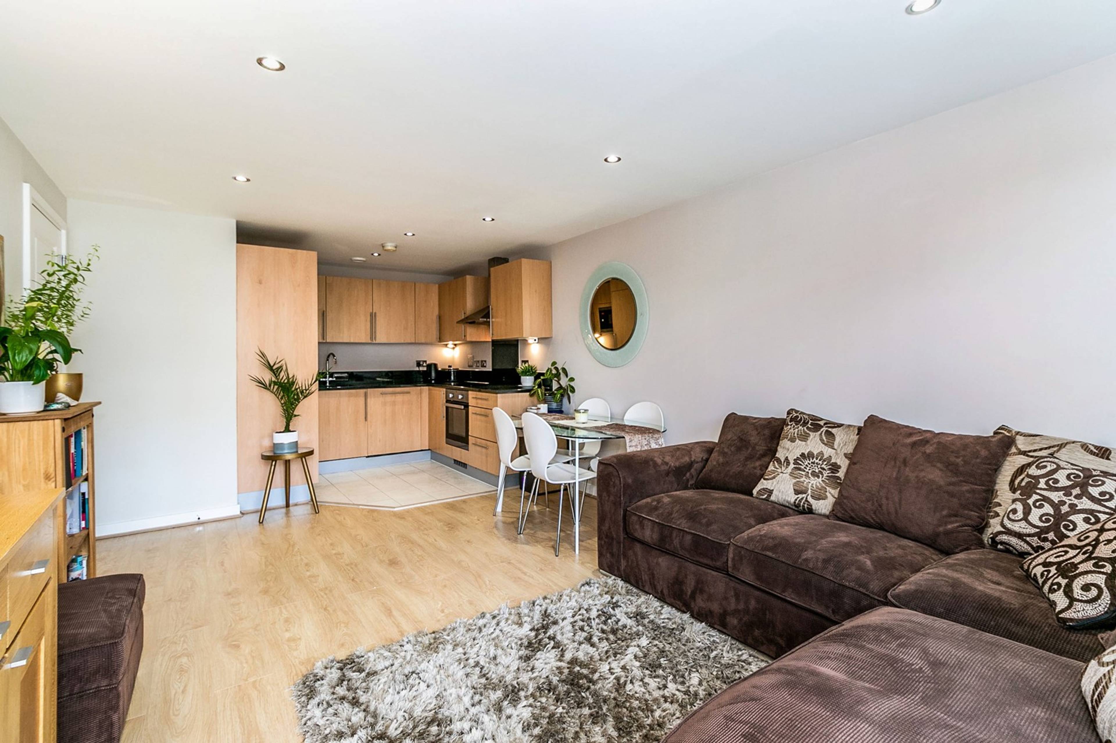 Lounge/Dining Room