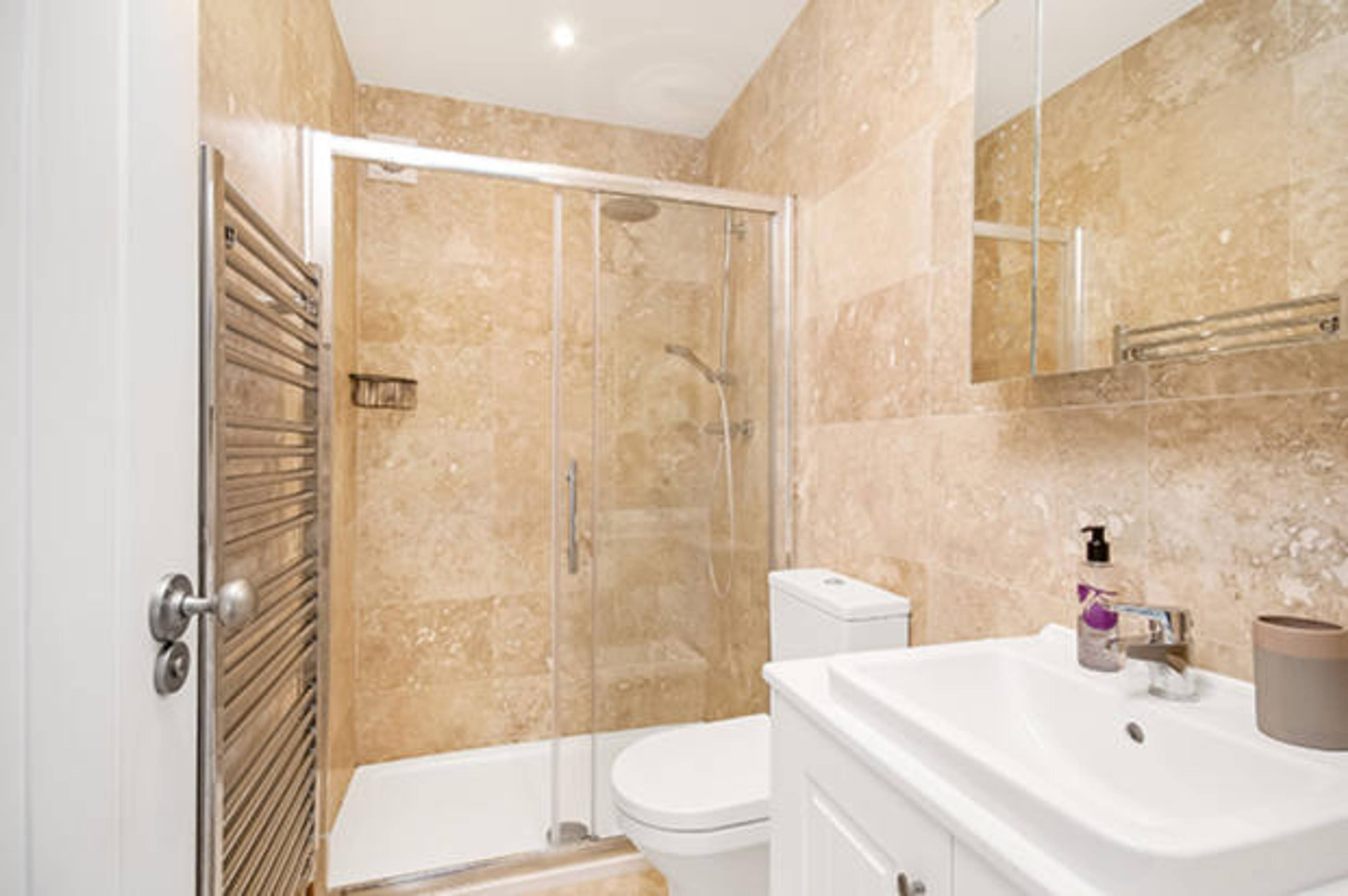 Annexe Shower Room