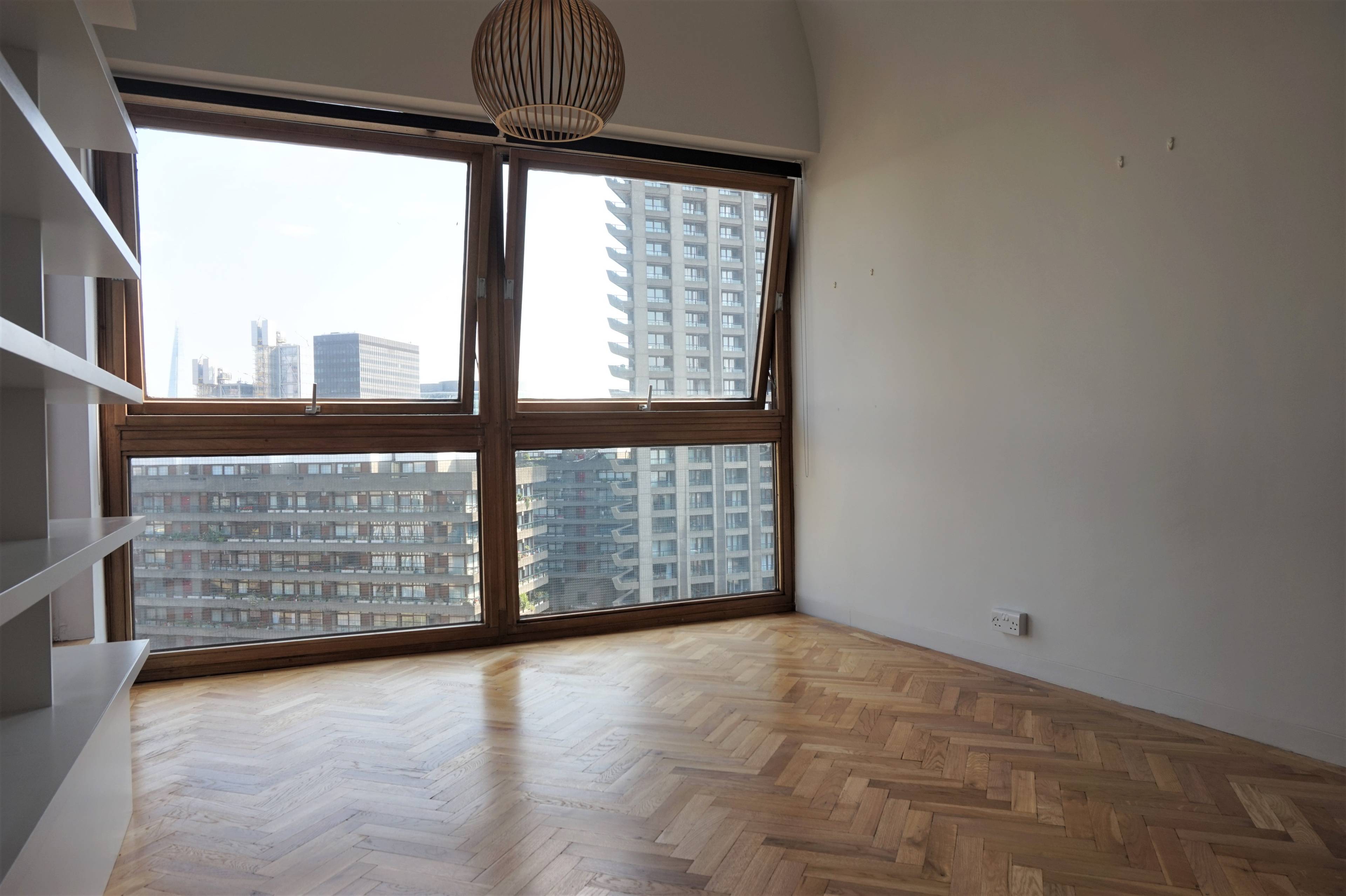 Reception/bedroom