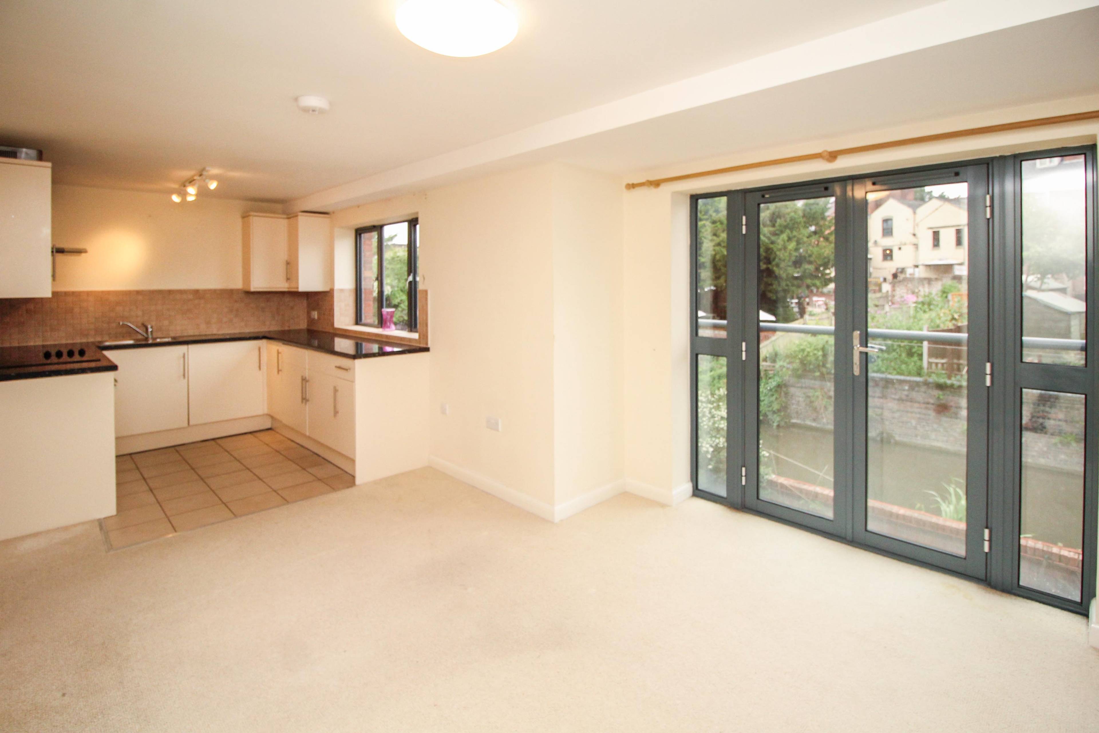 Lounge / Kitchen