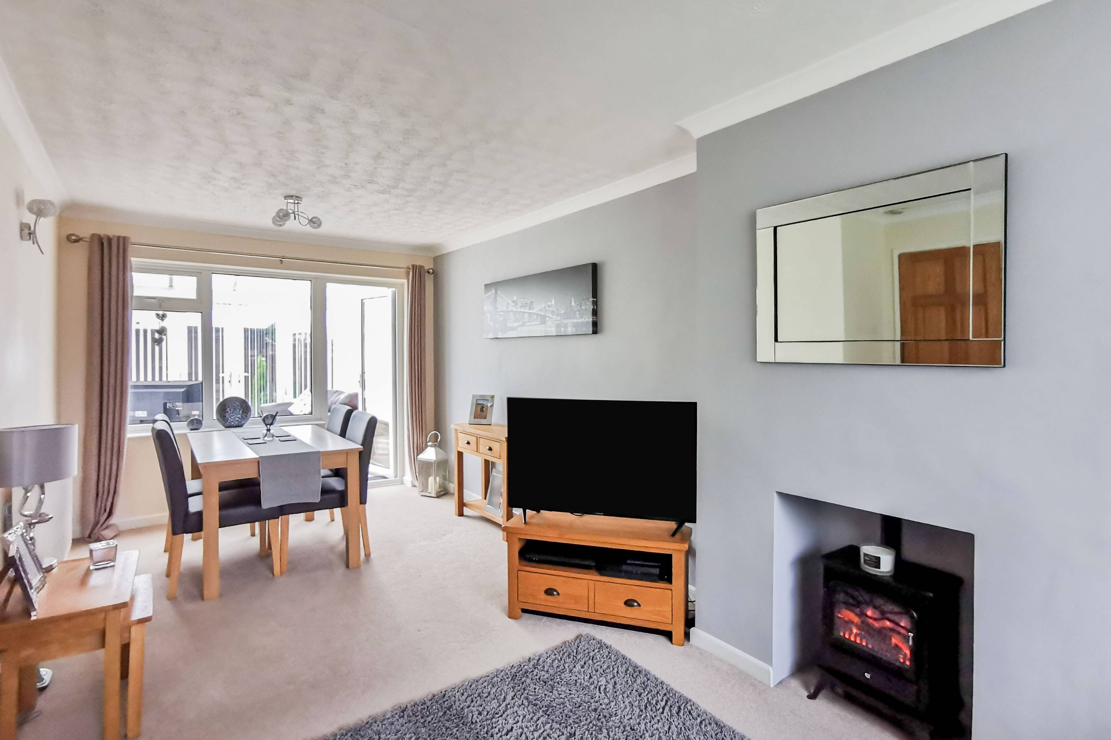 Lounge/Dining Room