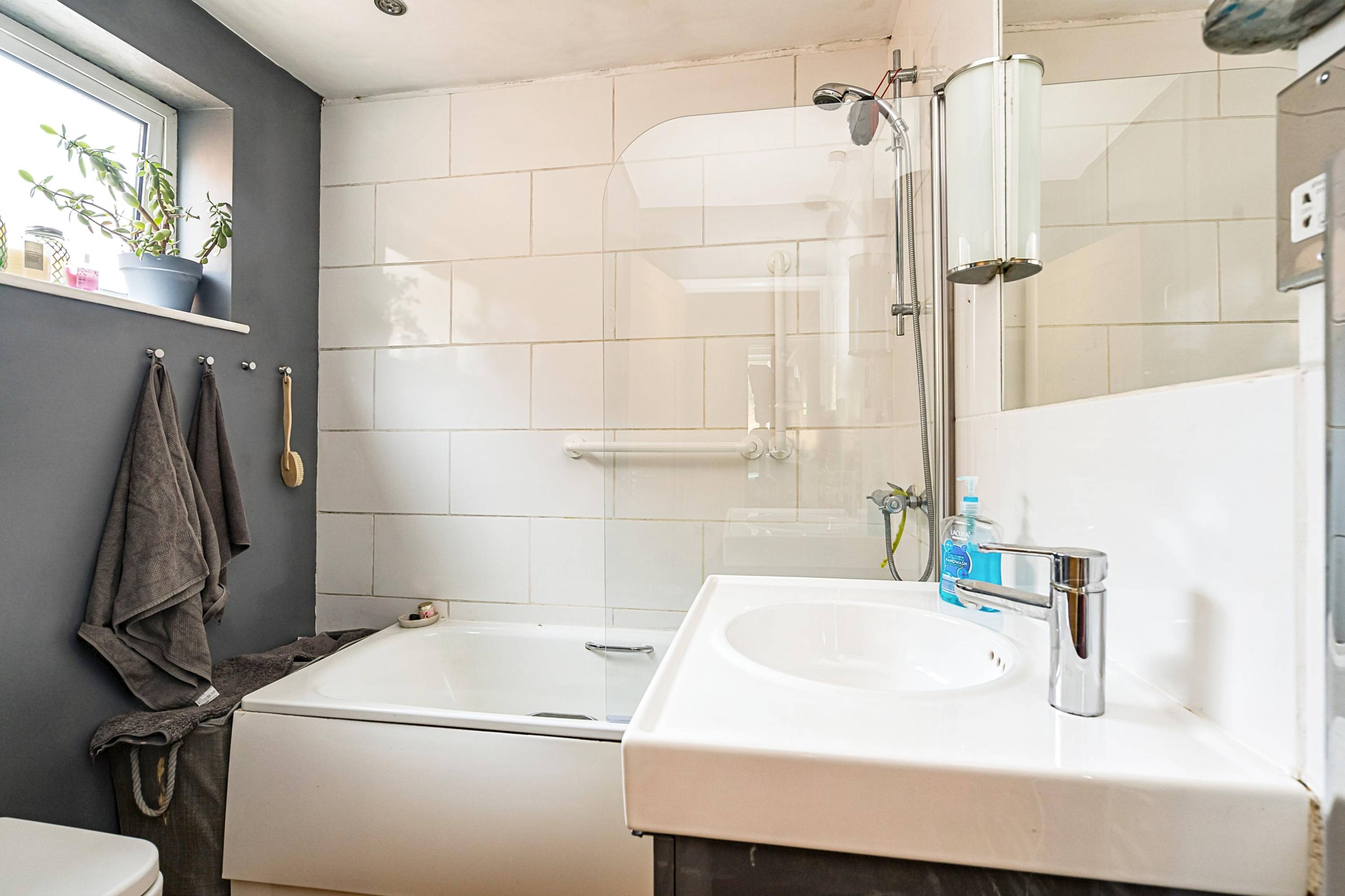 Family Bathroom 