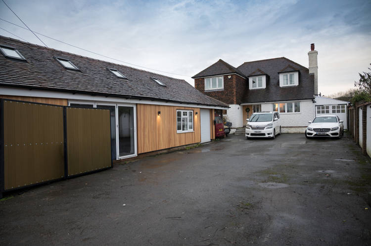 5 bedroom detached house