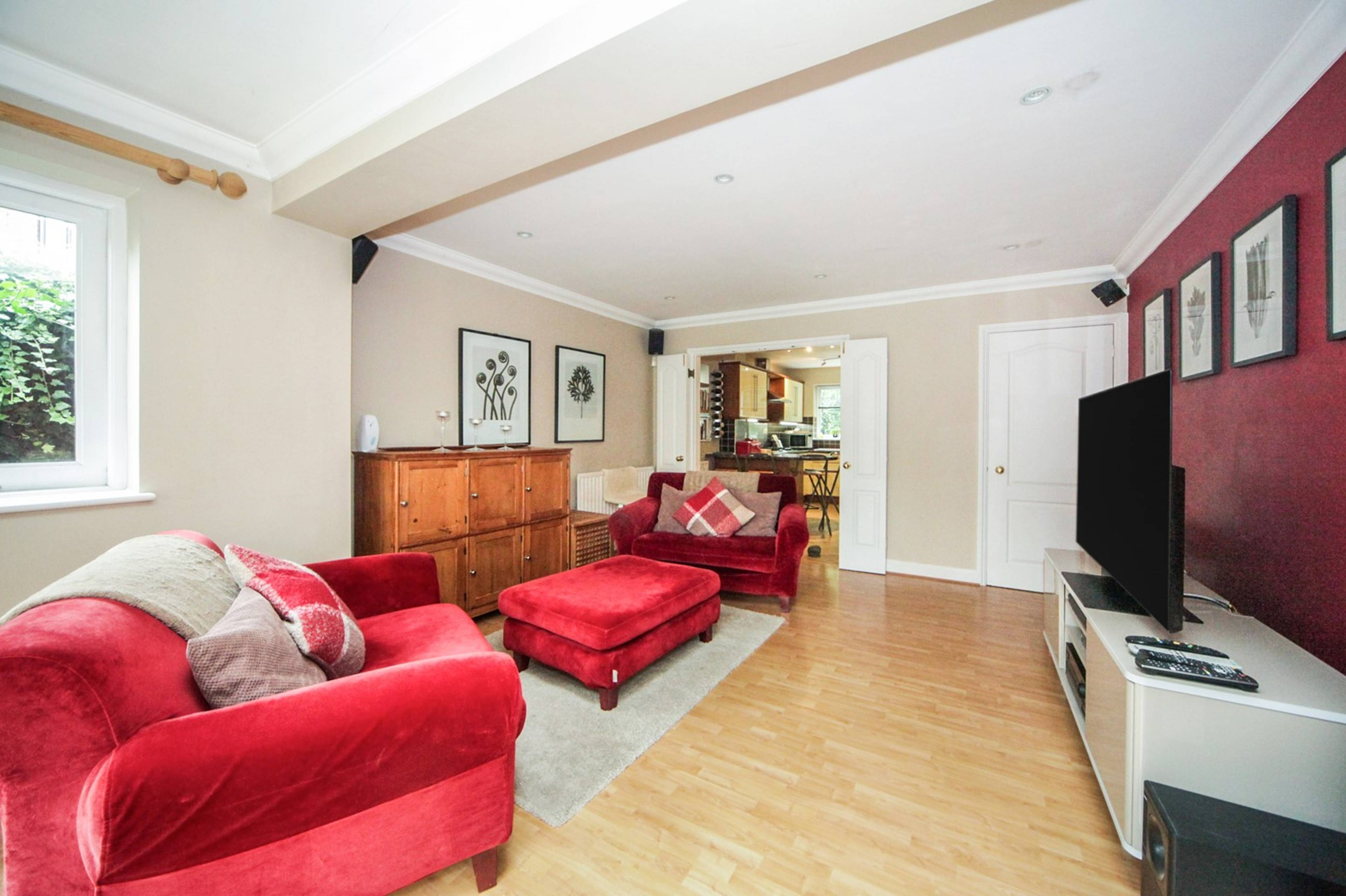 Lounge/Dining Room