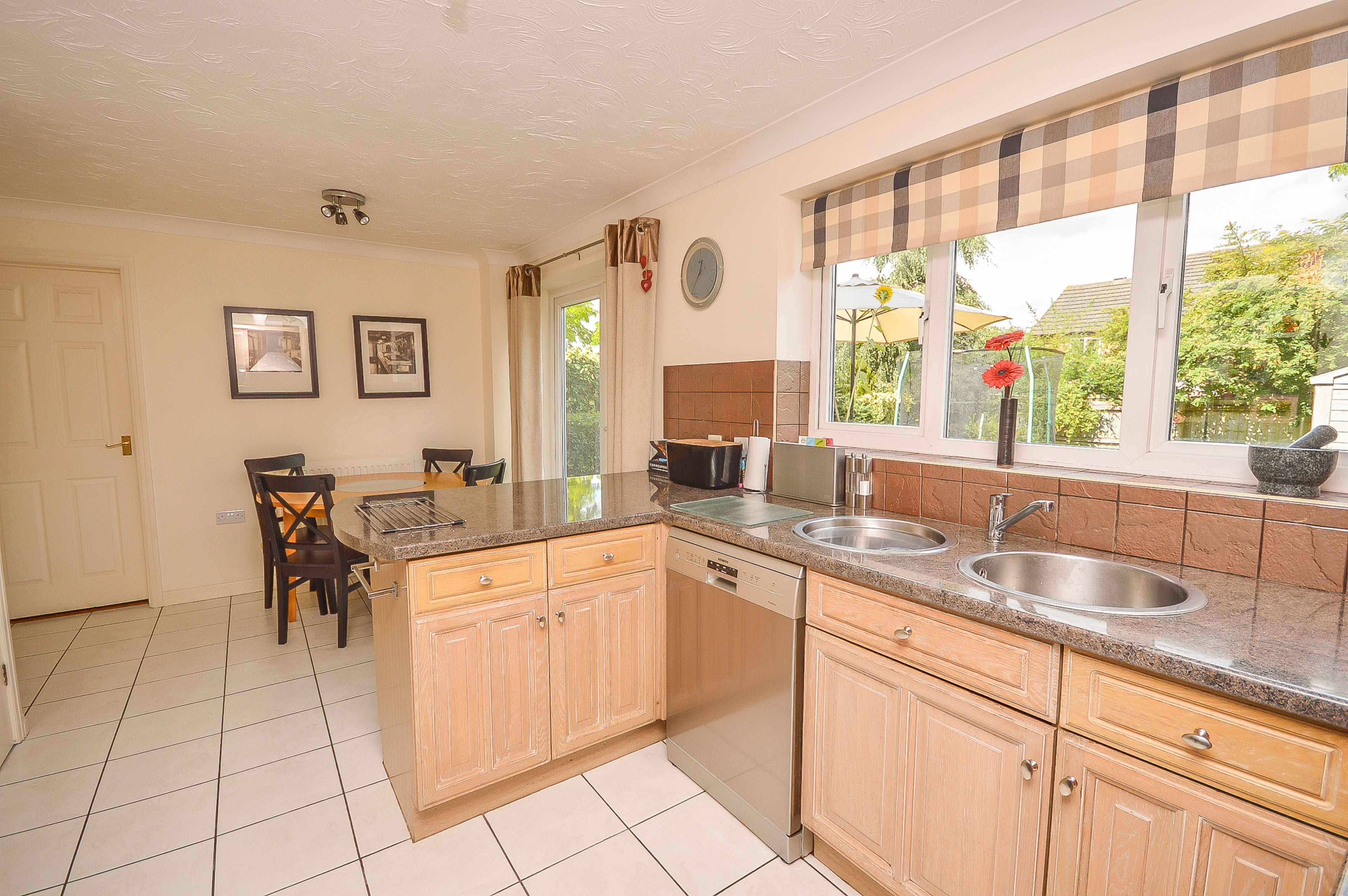 Kitchen/Breakfast