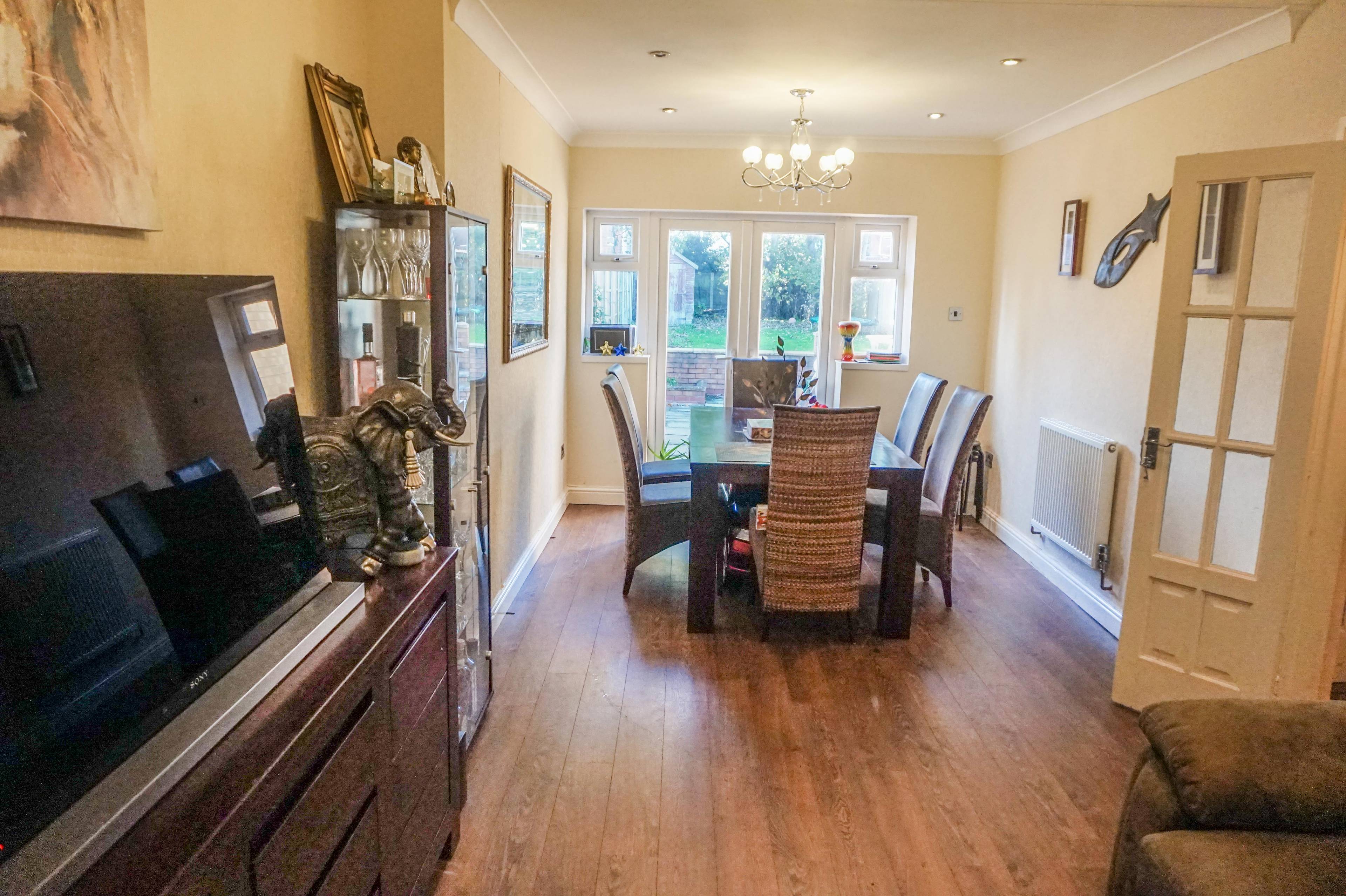 Lounge/Dining Room