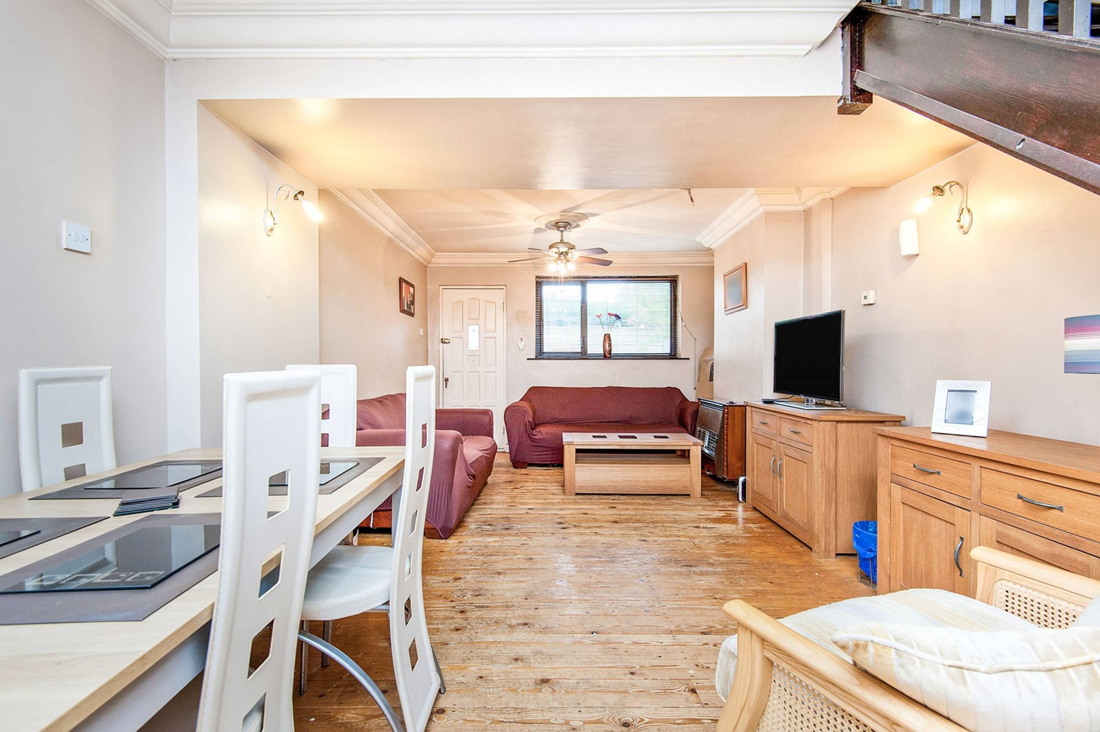 Lounge/Dining Room