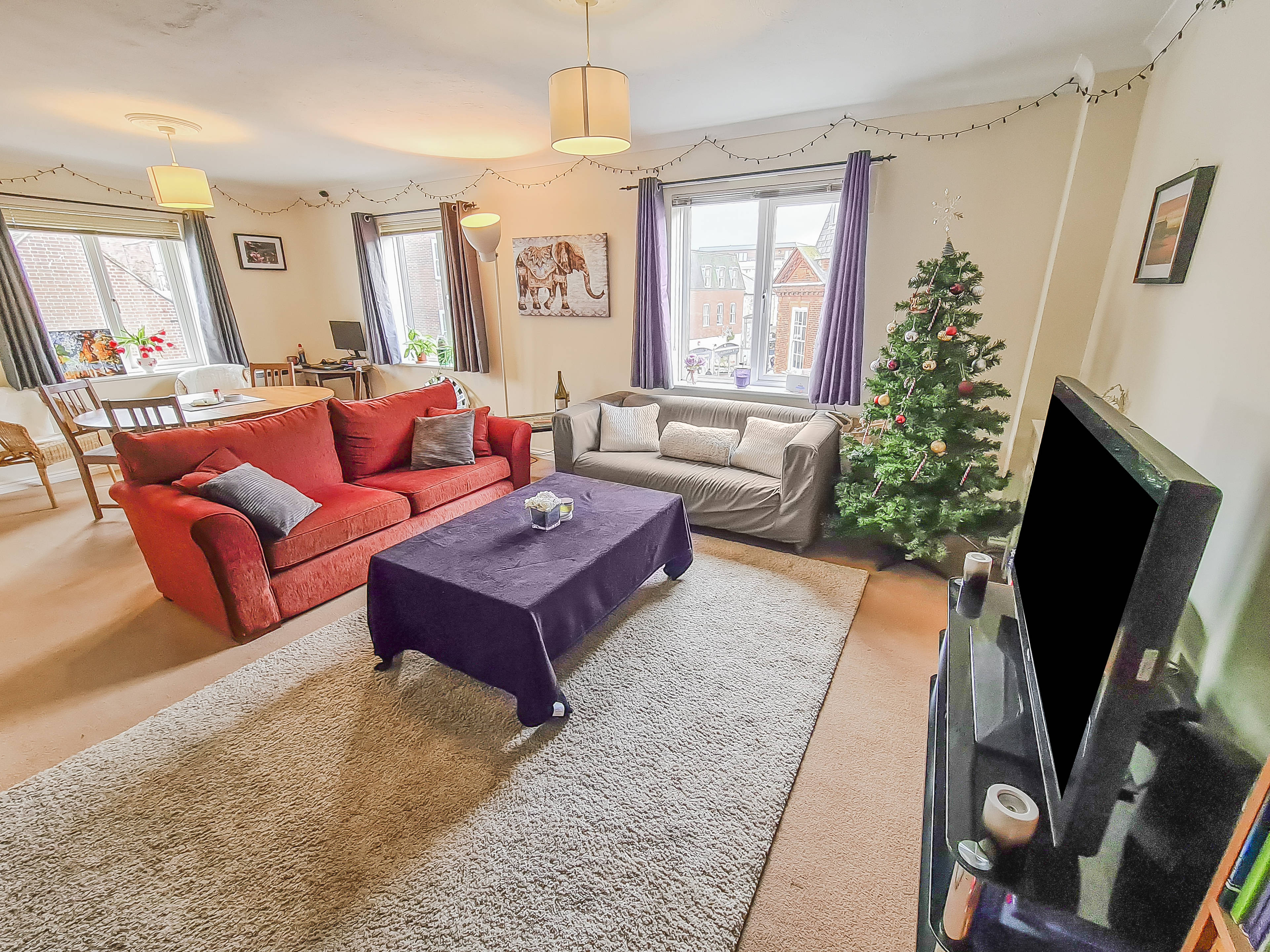 Lounge/Dining Room
