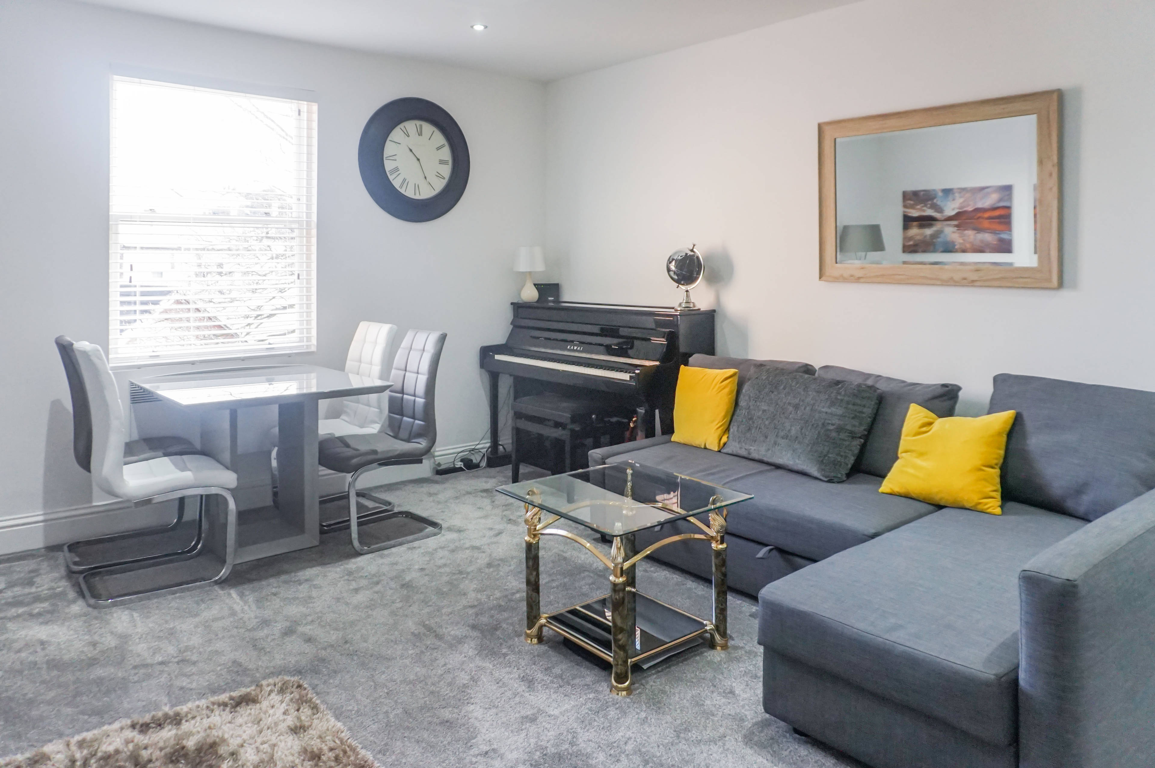 Lounge/Dining Room