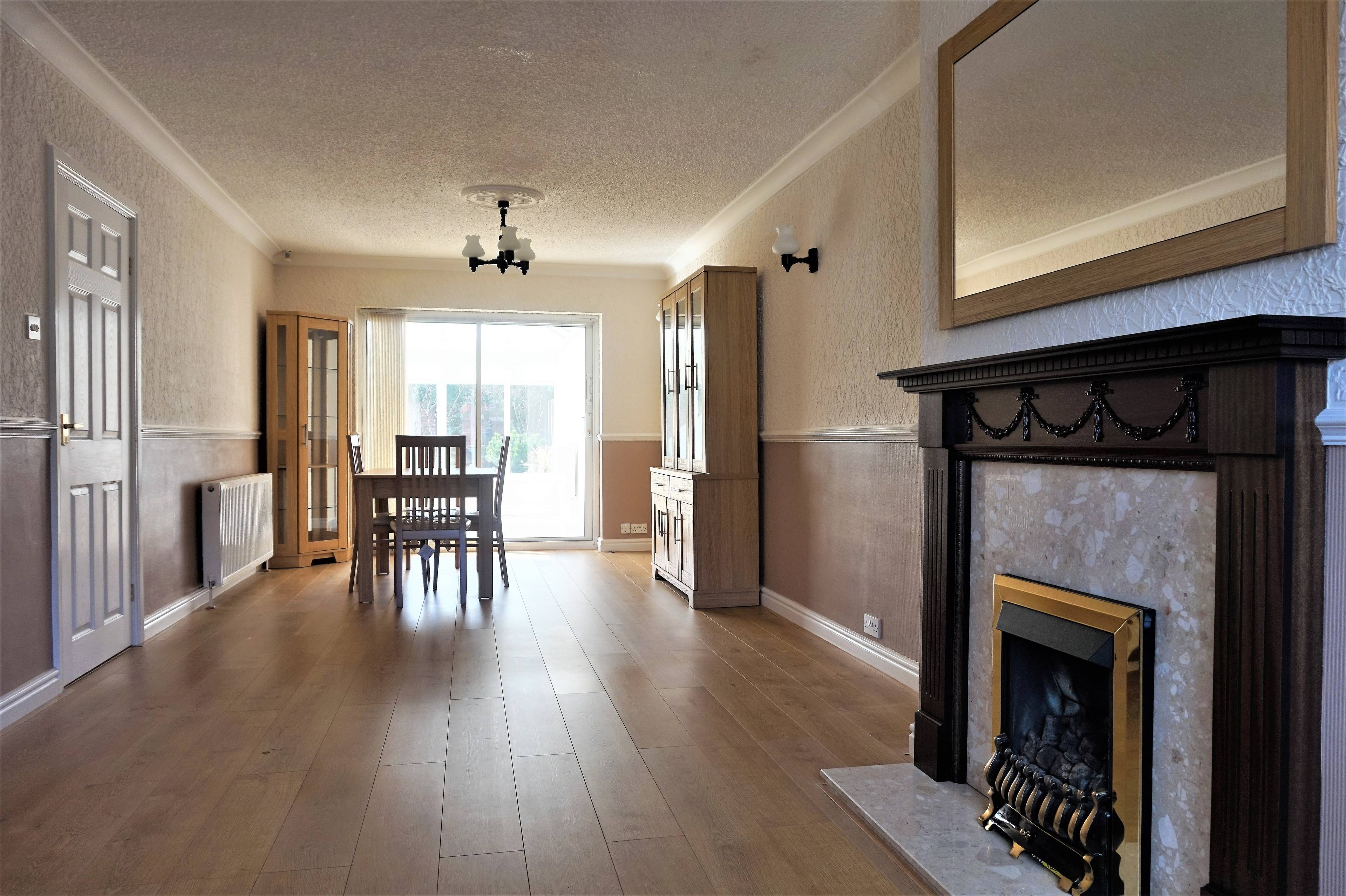 Lounge/Dining Room