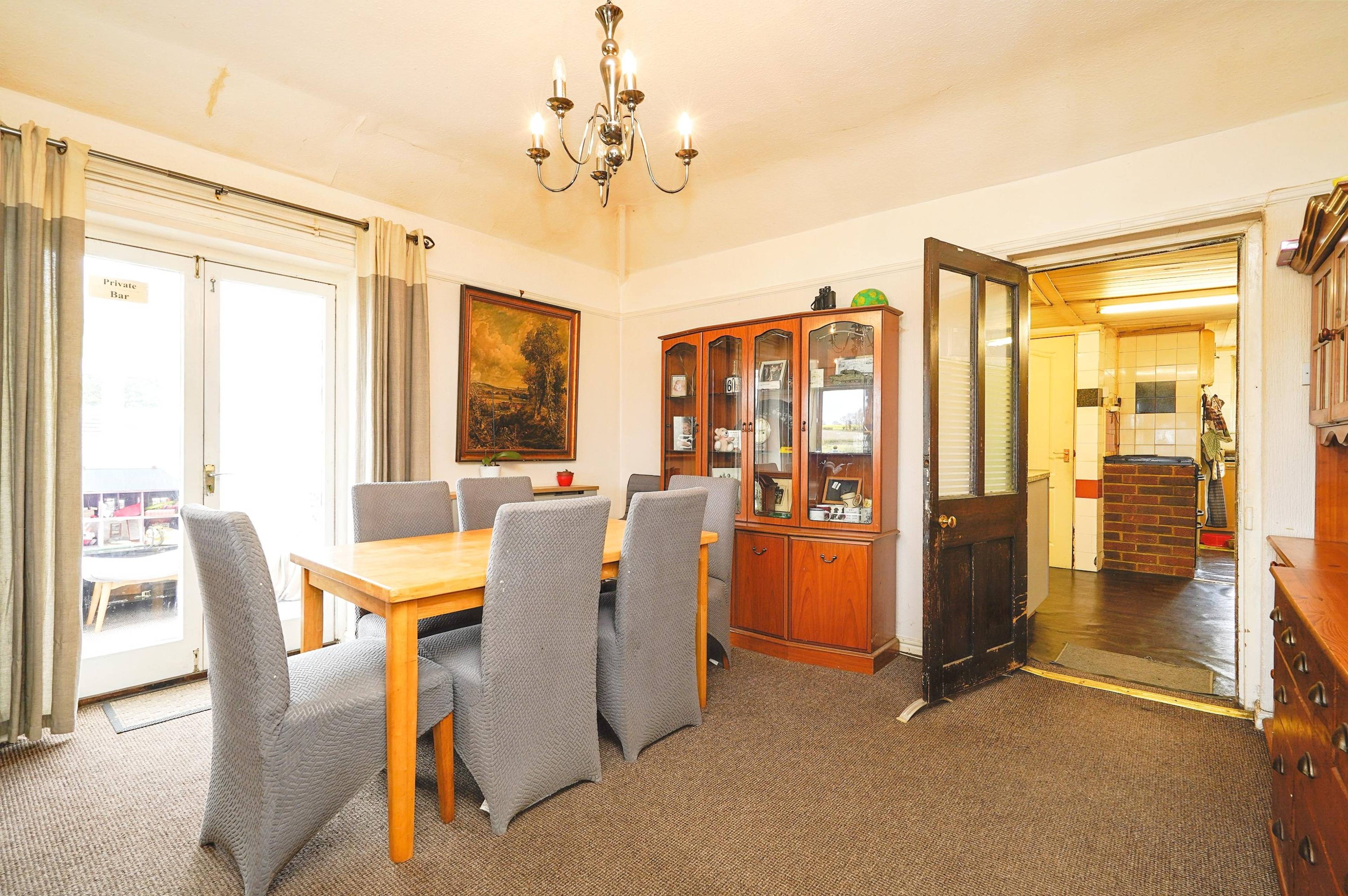 Lounge/Dining Room