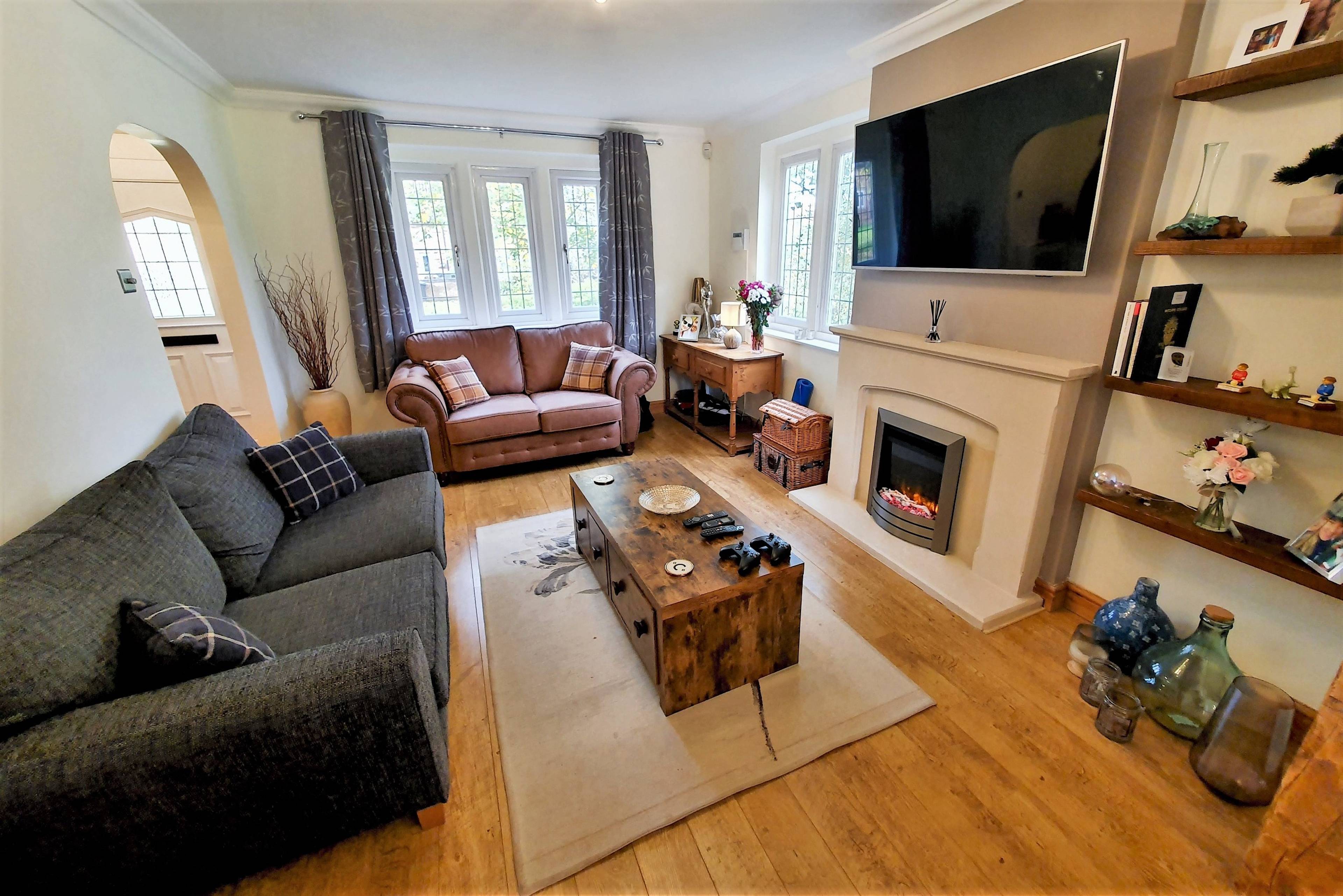 Lounge/Dining Room