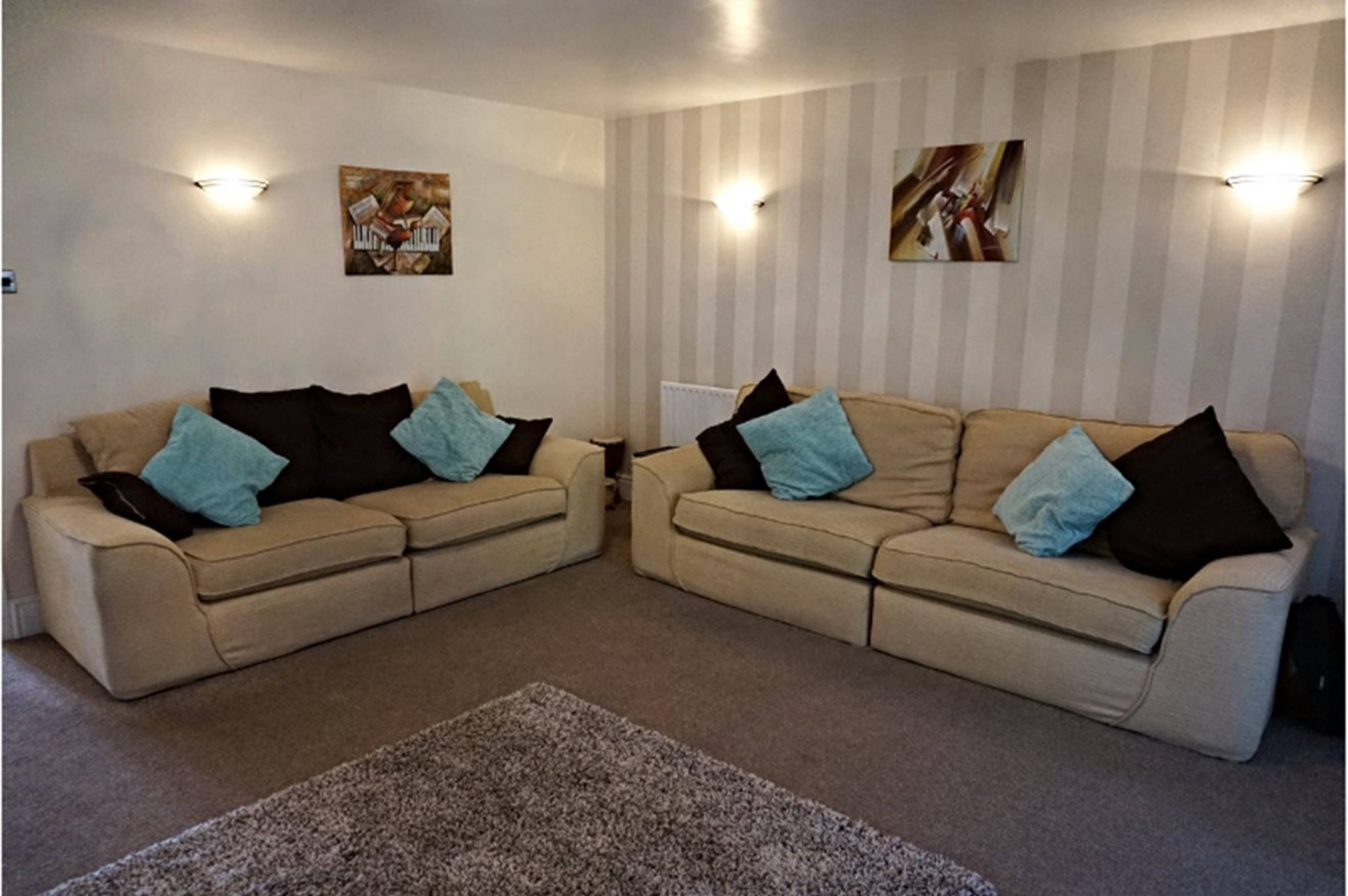 Lounge/Dining Room