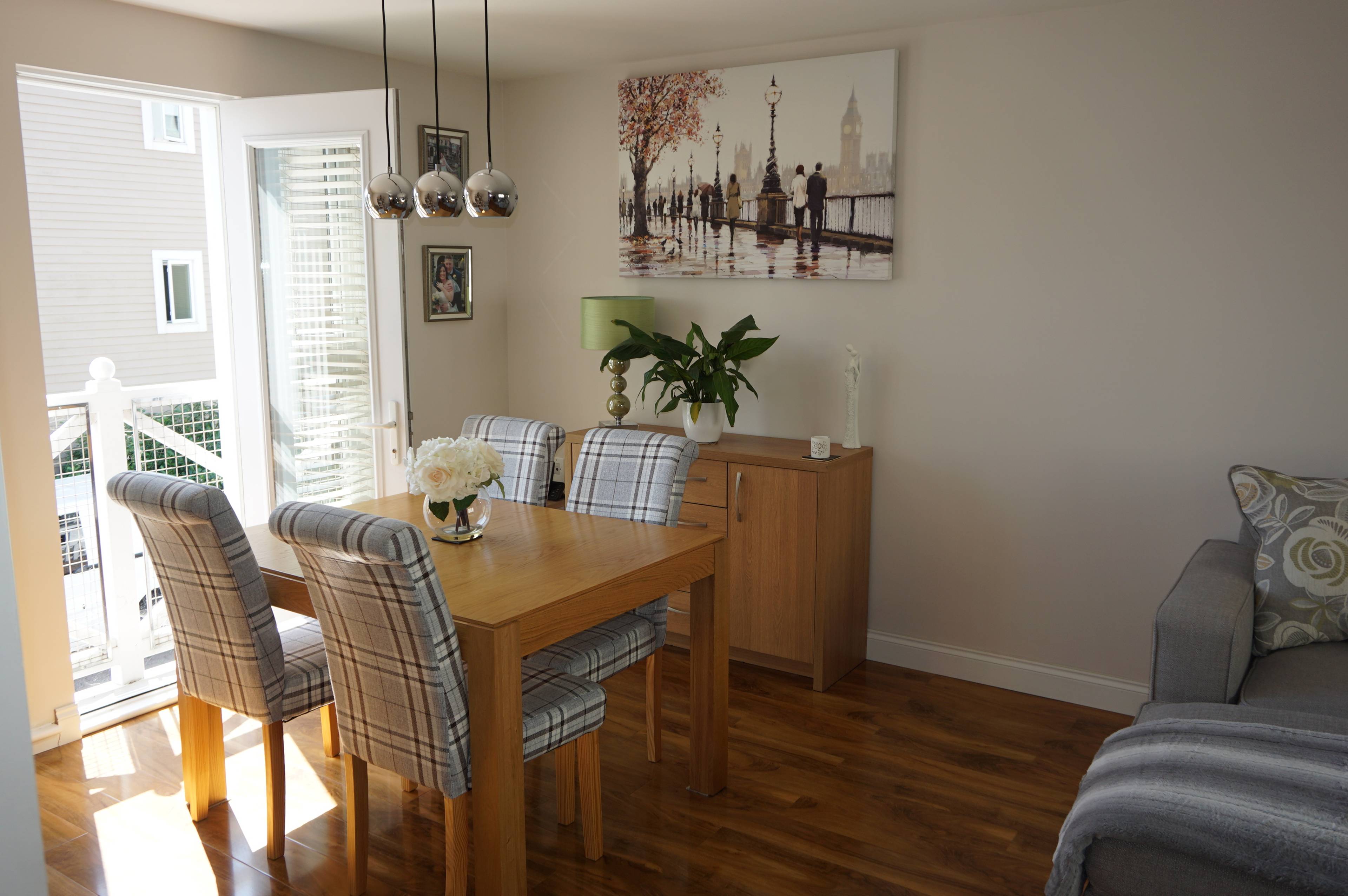 Lounge/Dining Room