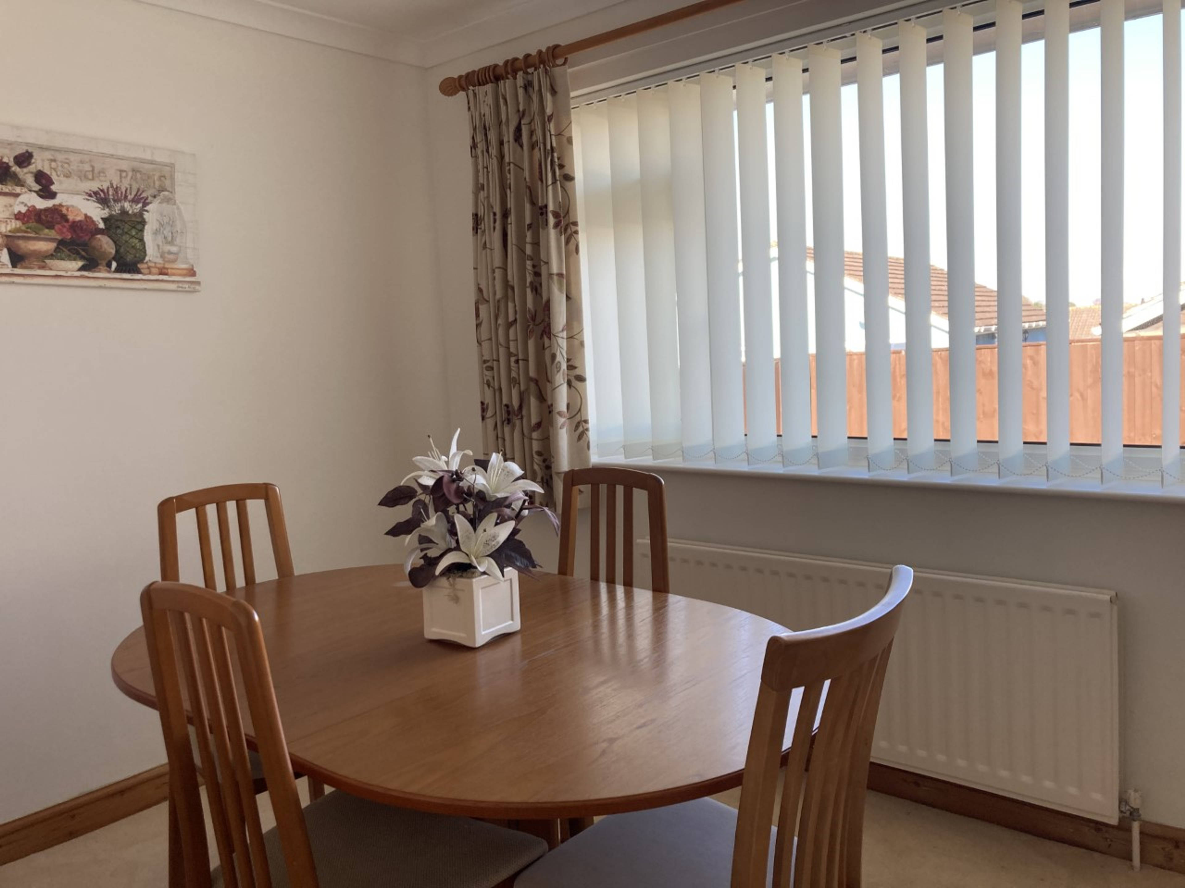 Bed 3 / Dining Room