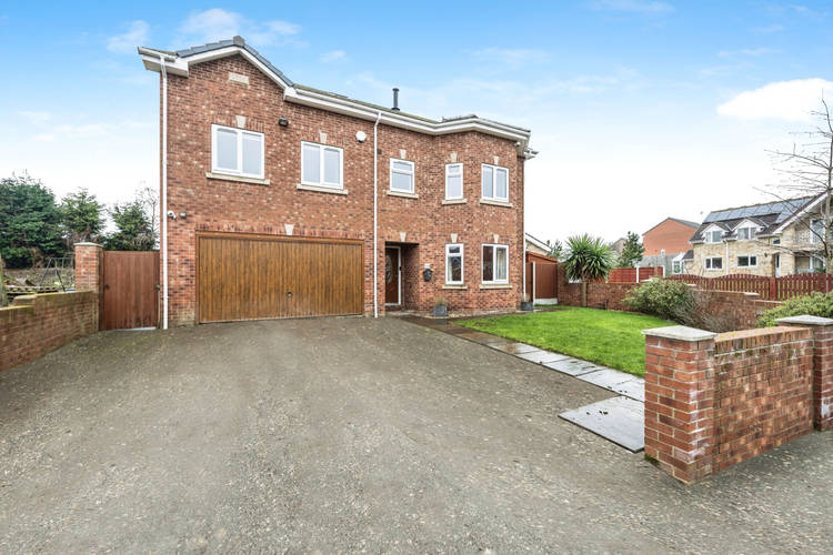 5 bedroom detached house