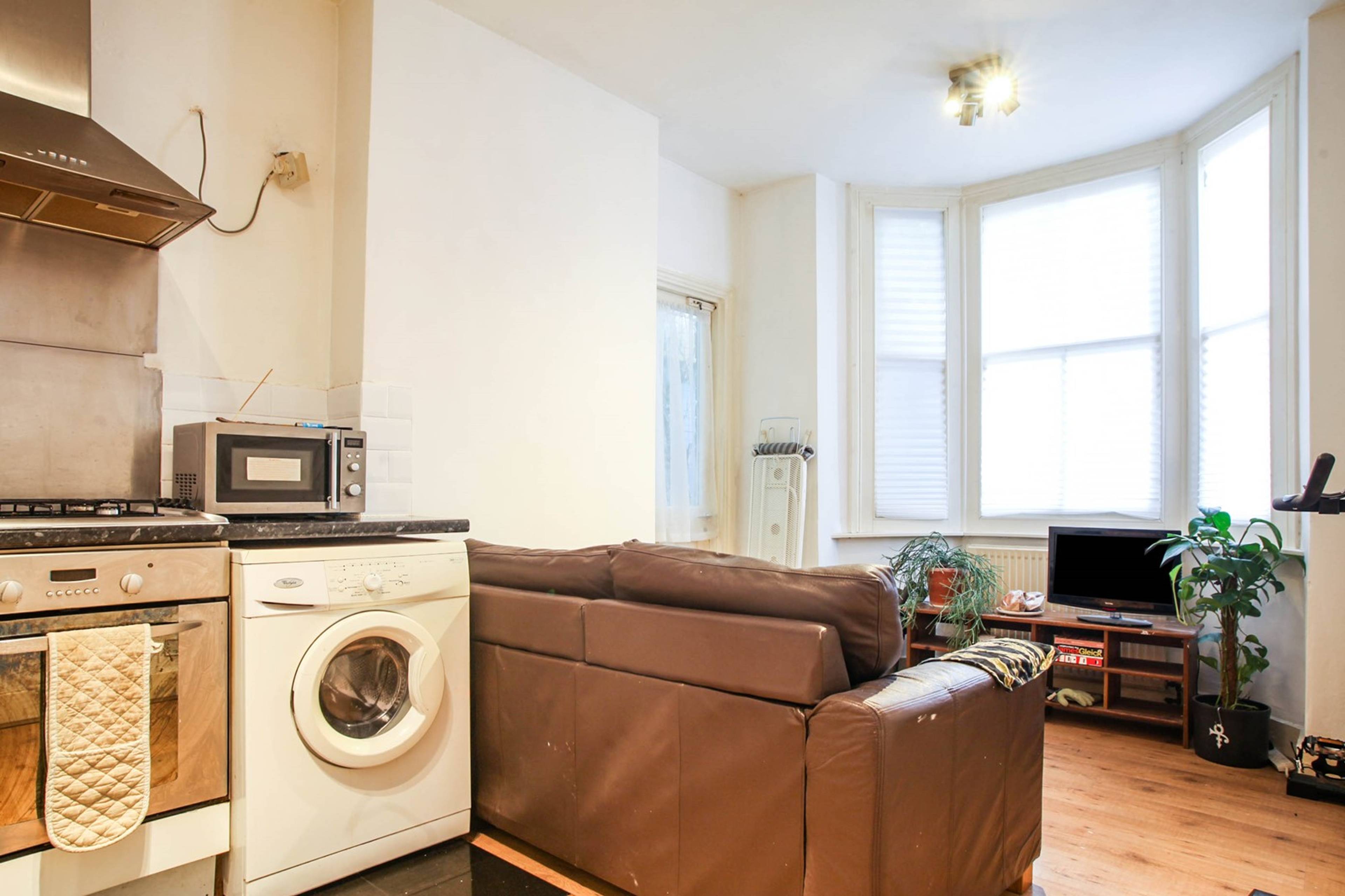 Lounge / Kitchen