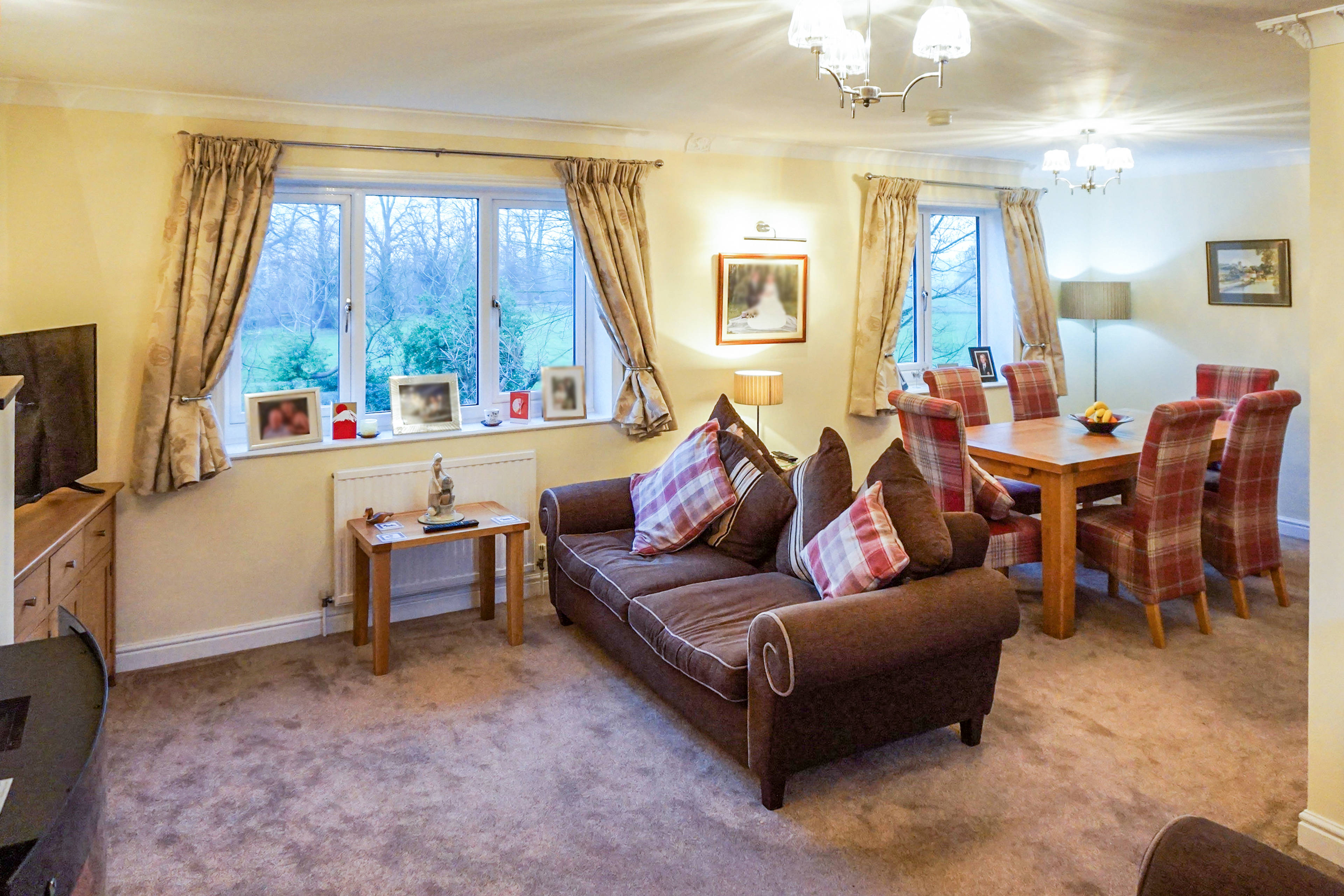 Lounge/Dining Room