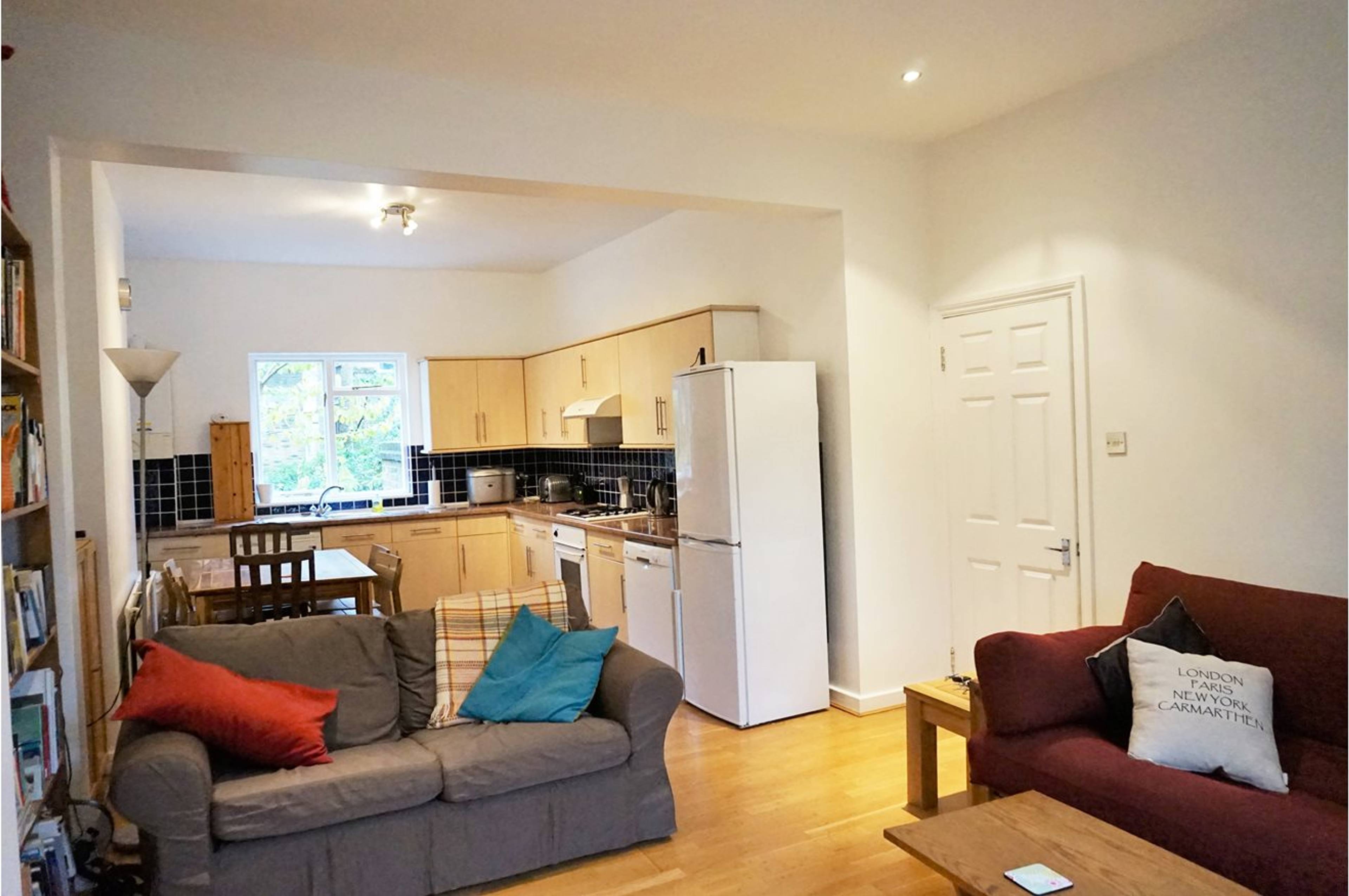 Lounge / Kitchen