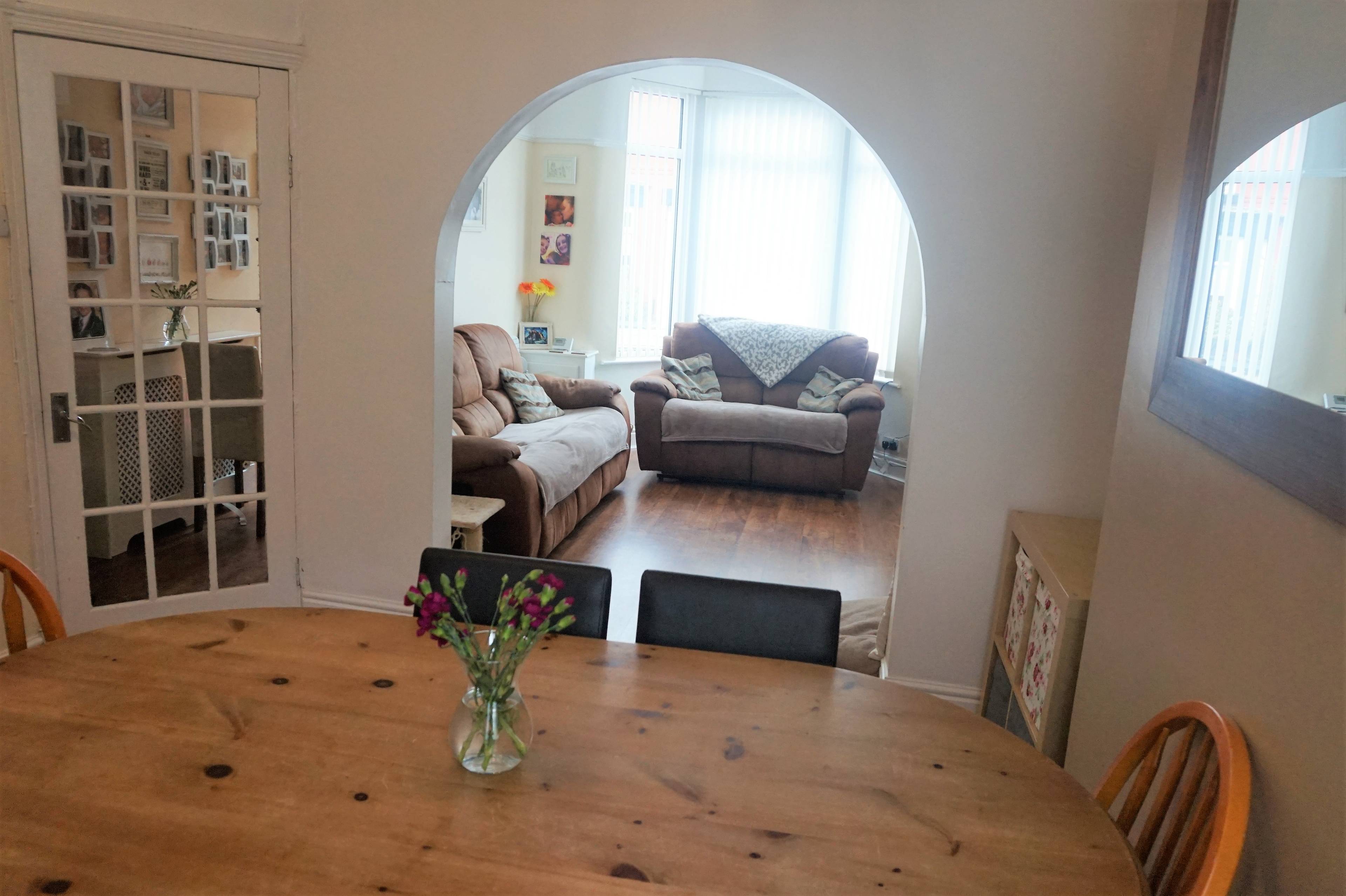 Lounge / Kitchen