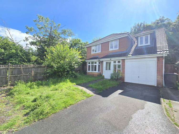 5 bedroom detached house