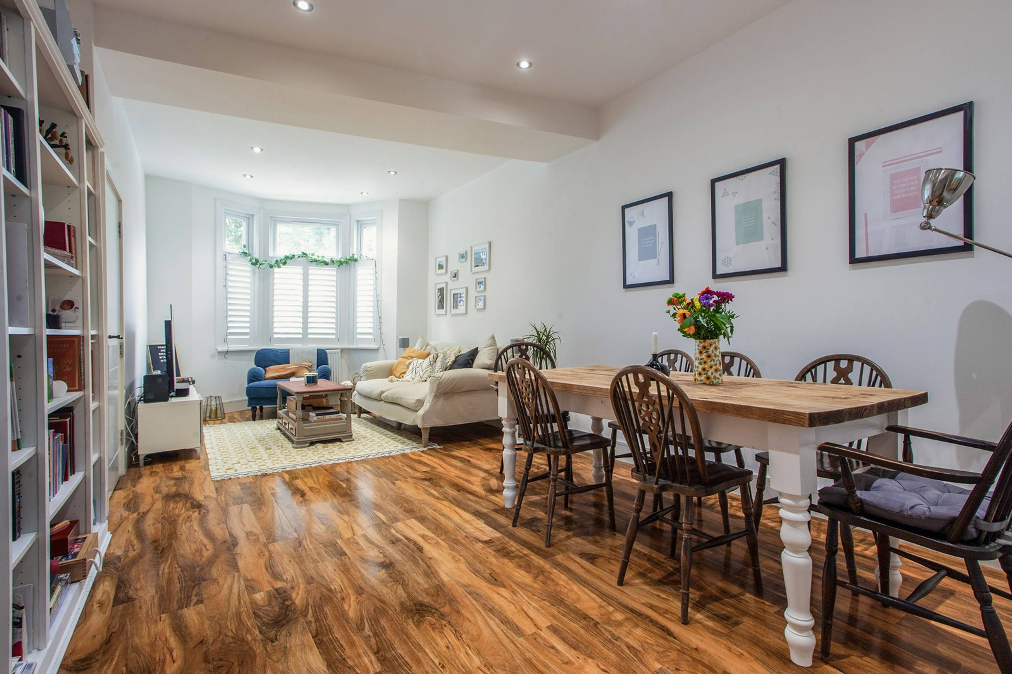 Lounge/Dining Room