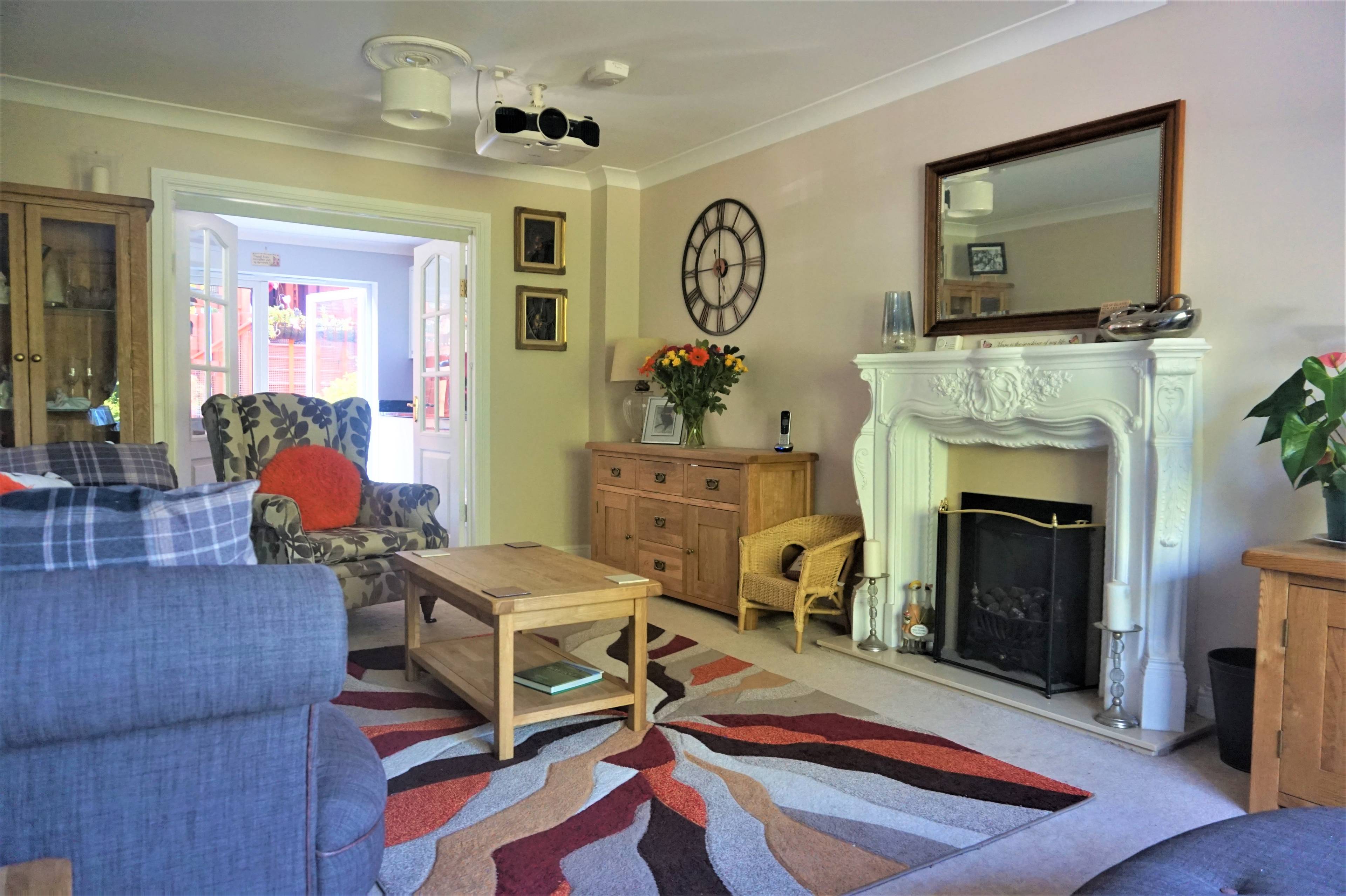 Lounge/Dining Room