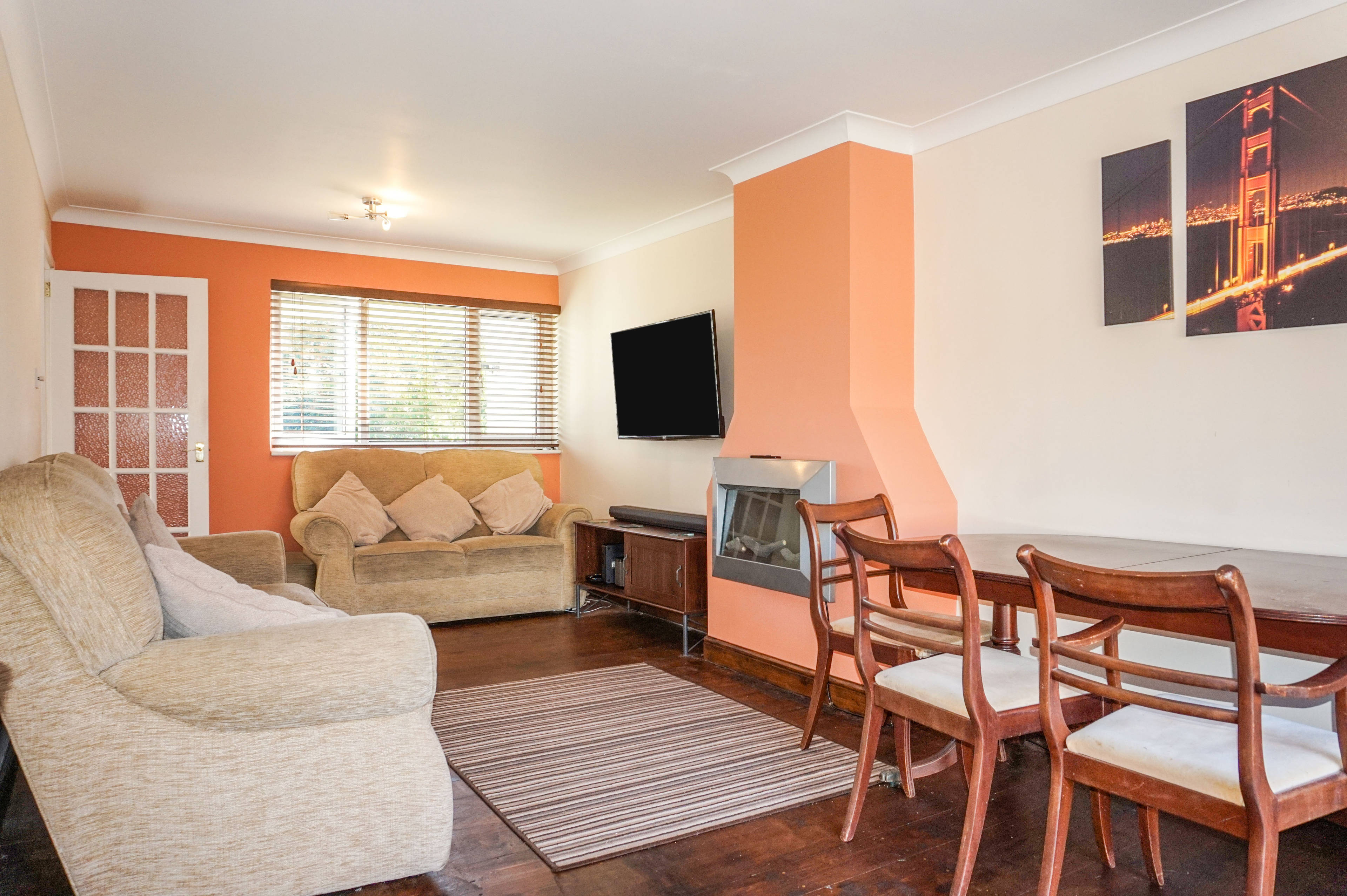 Lounge/Dining Room