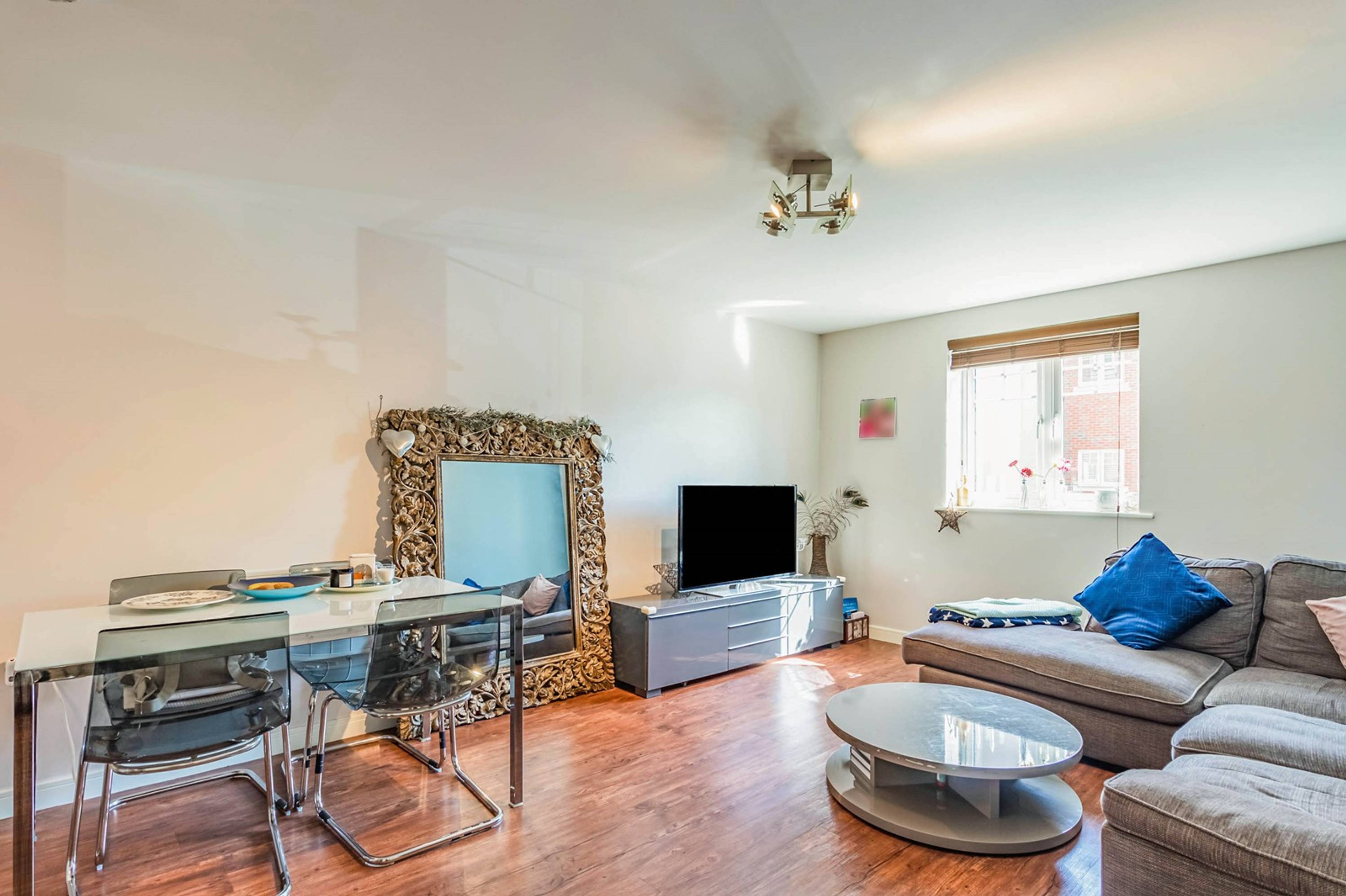 Lounge/Dining Room