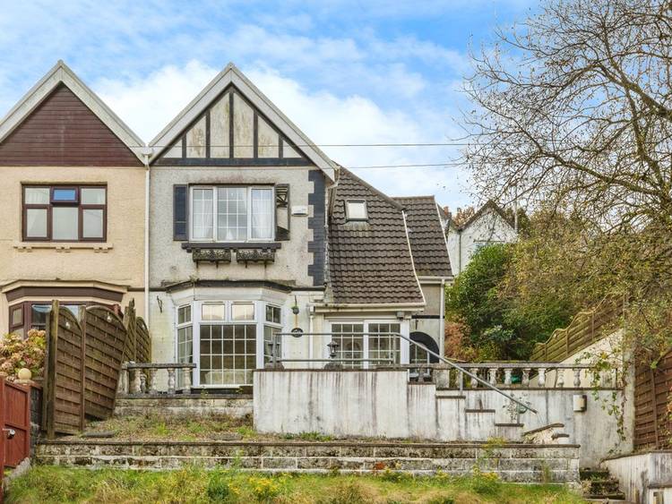 3 bedroom semi-detached house