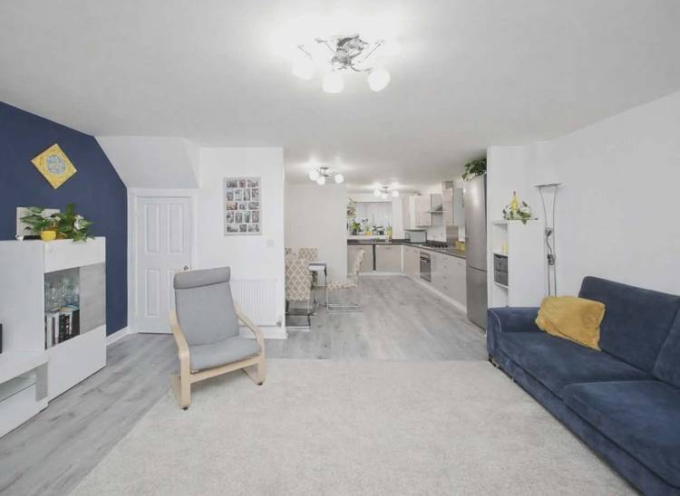 3 bedroom semi-detached house