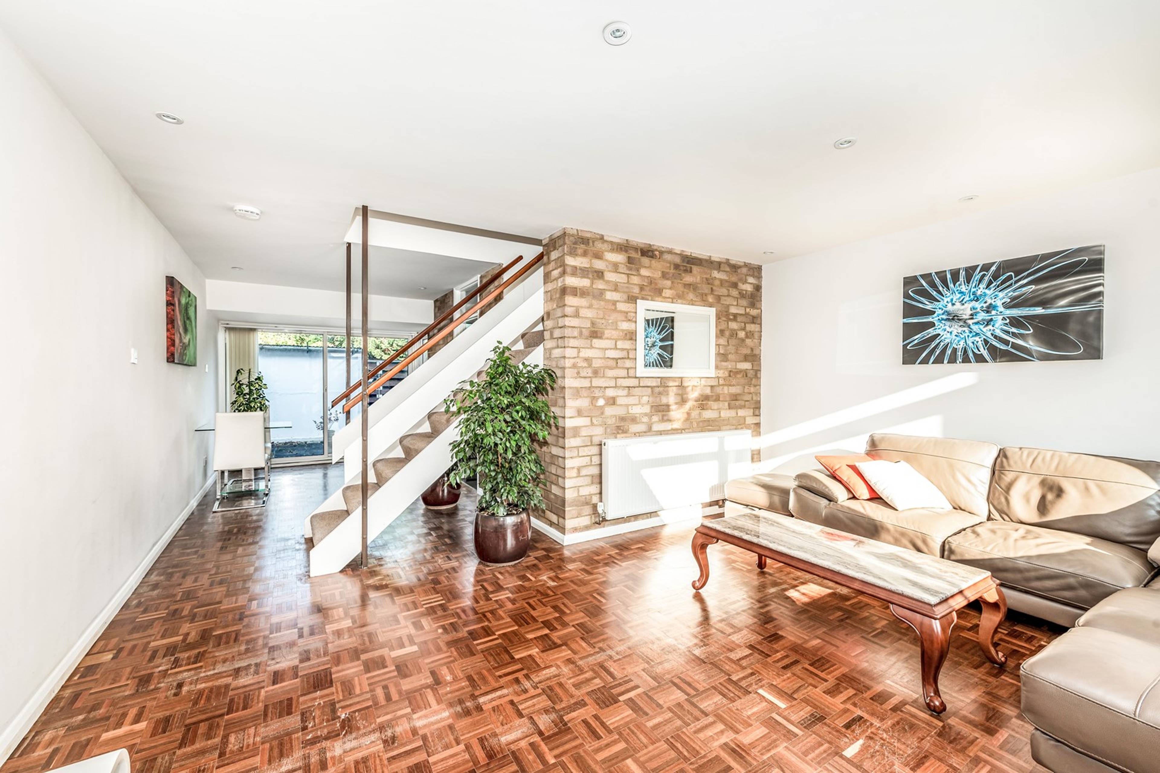 Lounge/Dining Room