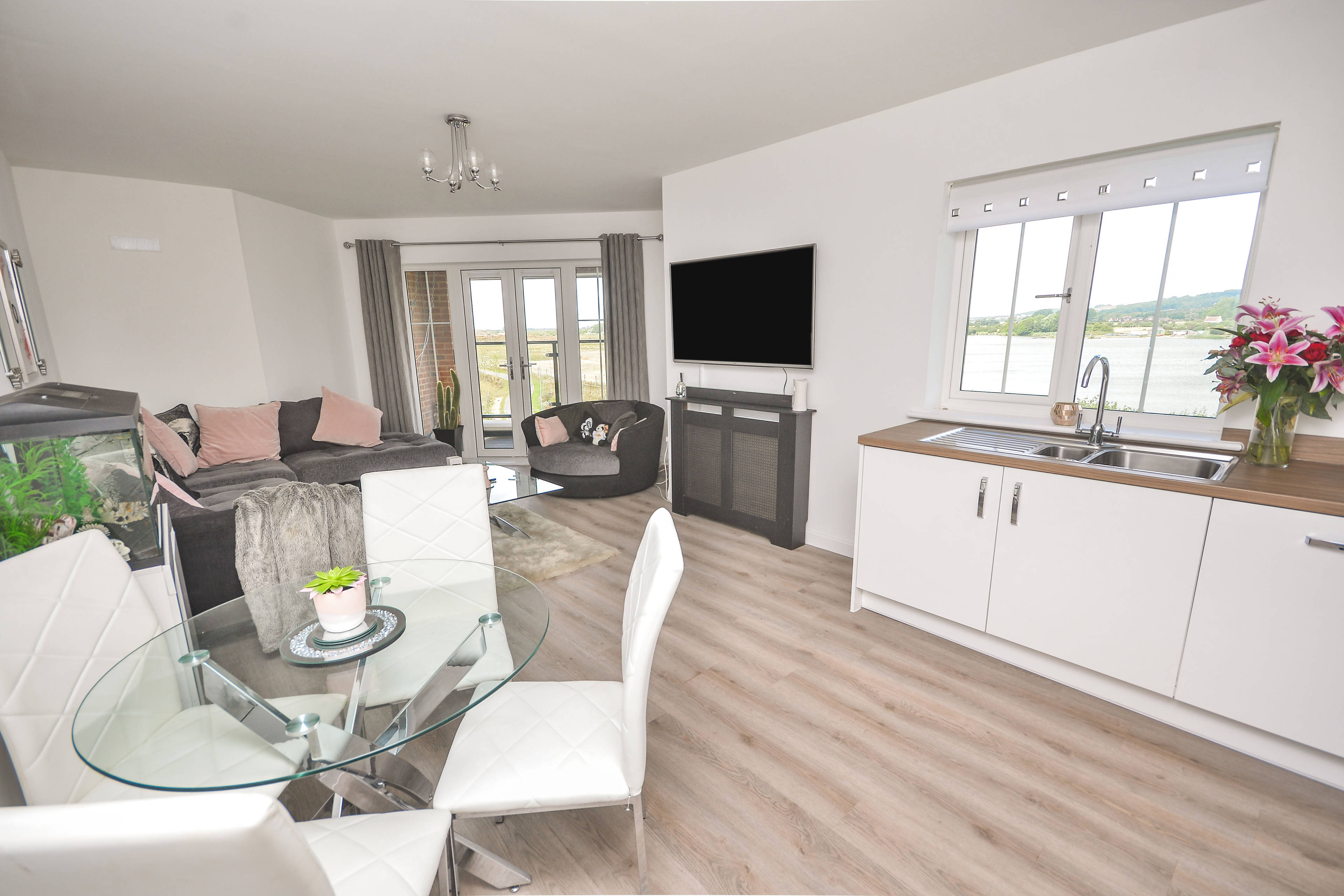 Lounge / Kitchen