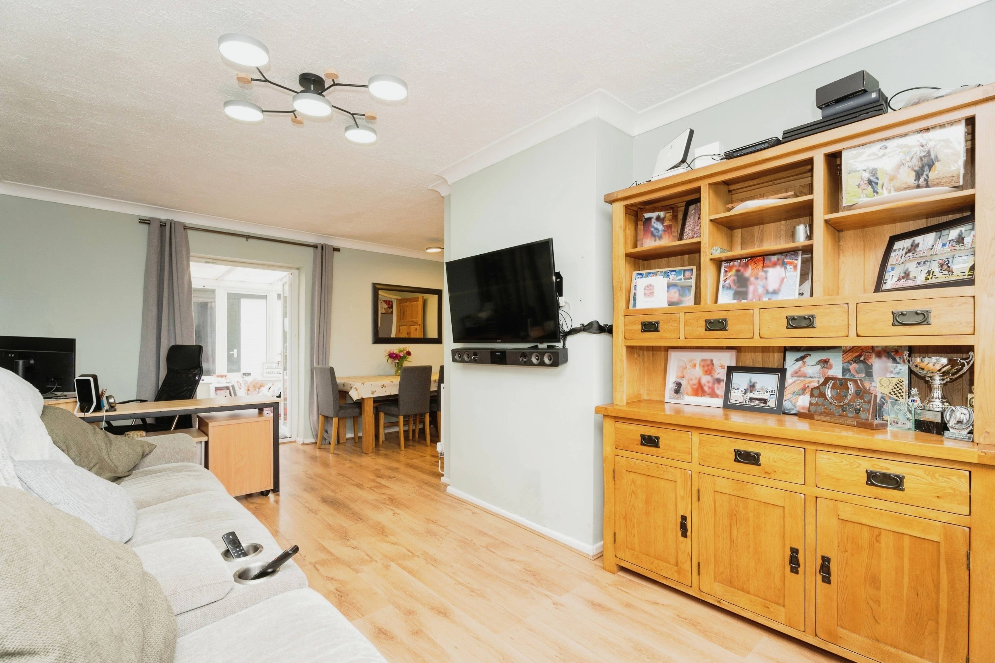 Lounge/Dining Room