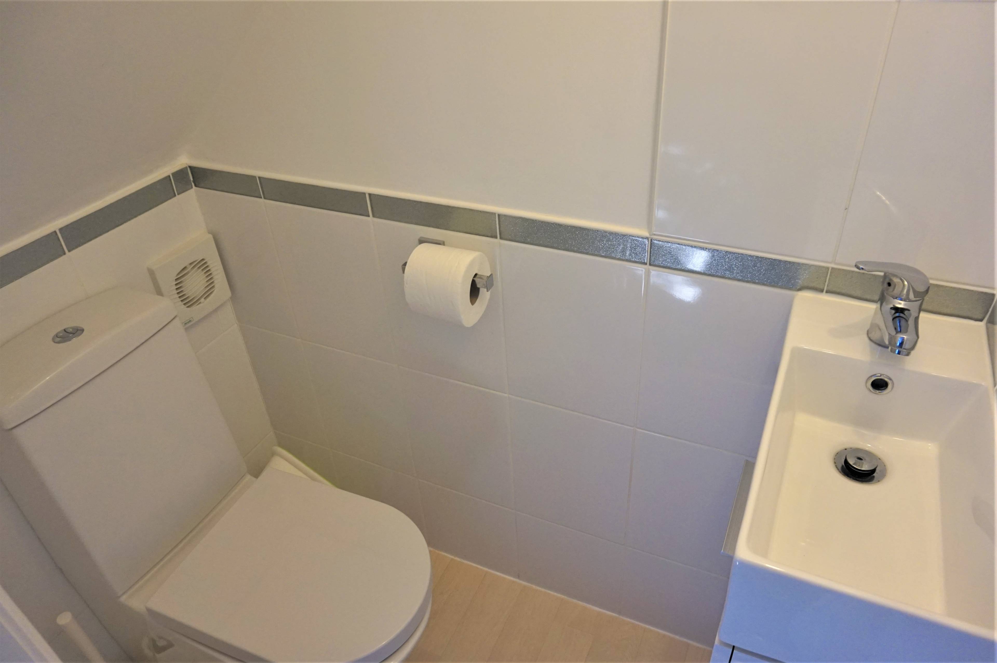 Annexe Cloakroom