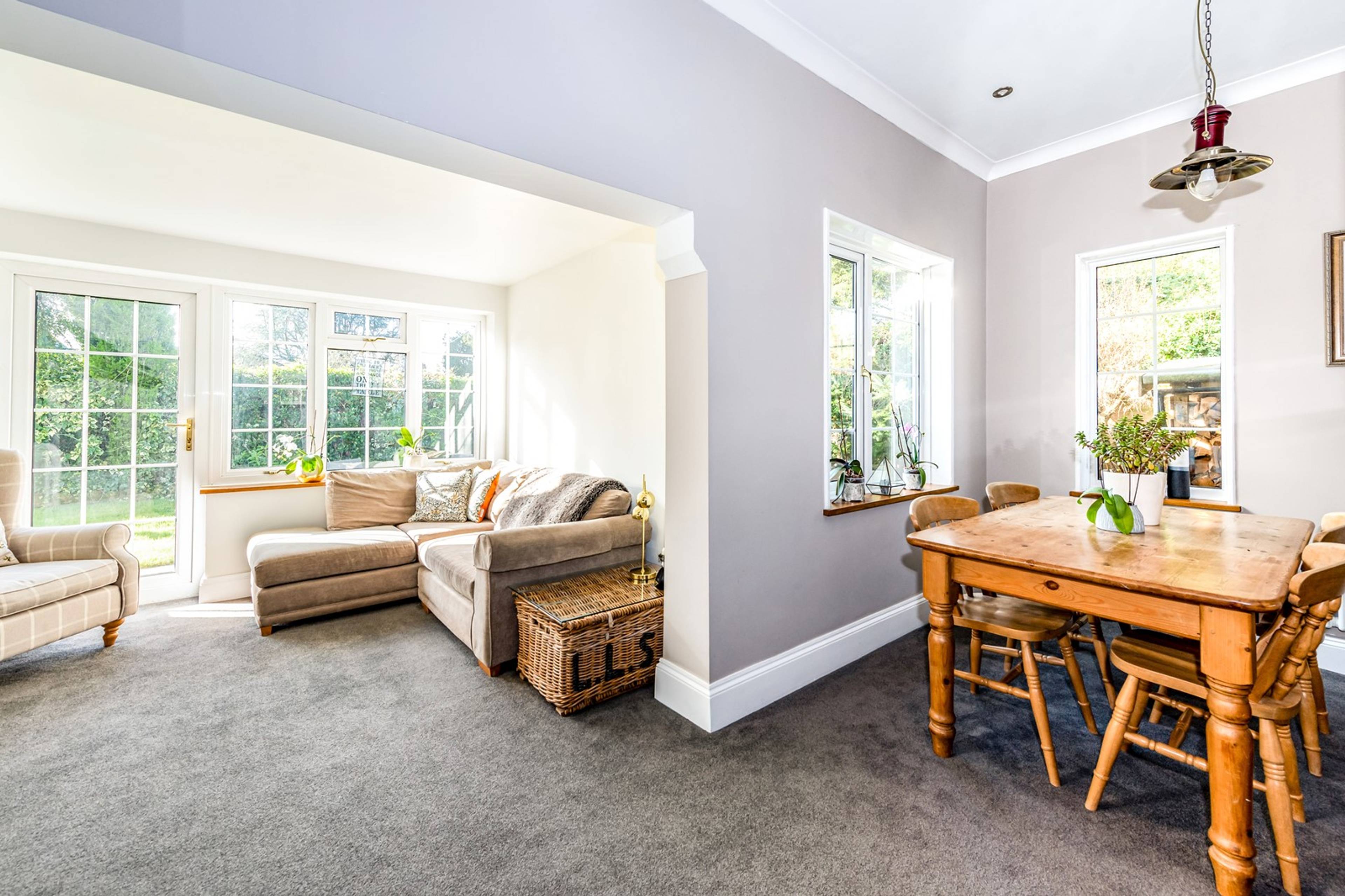 Lounge/Dining Room