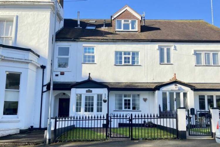 5 bedroom terraced house