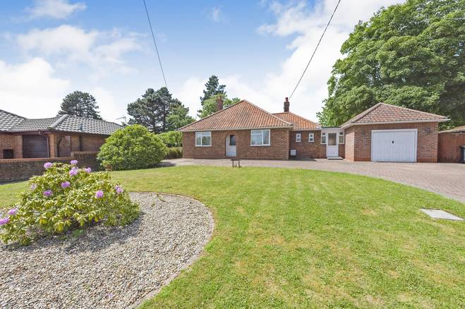 3 bedroom detached bungalow for sale in Cooks Road, Elmswell, IP30 9DB