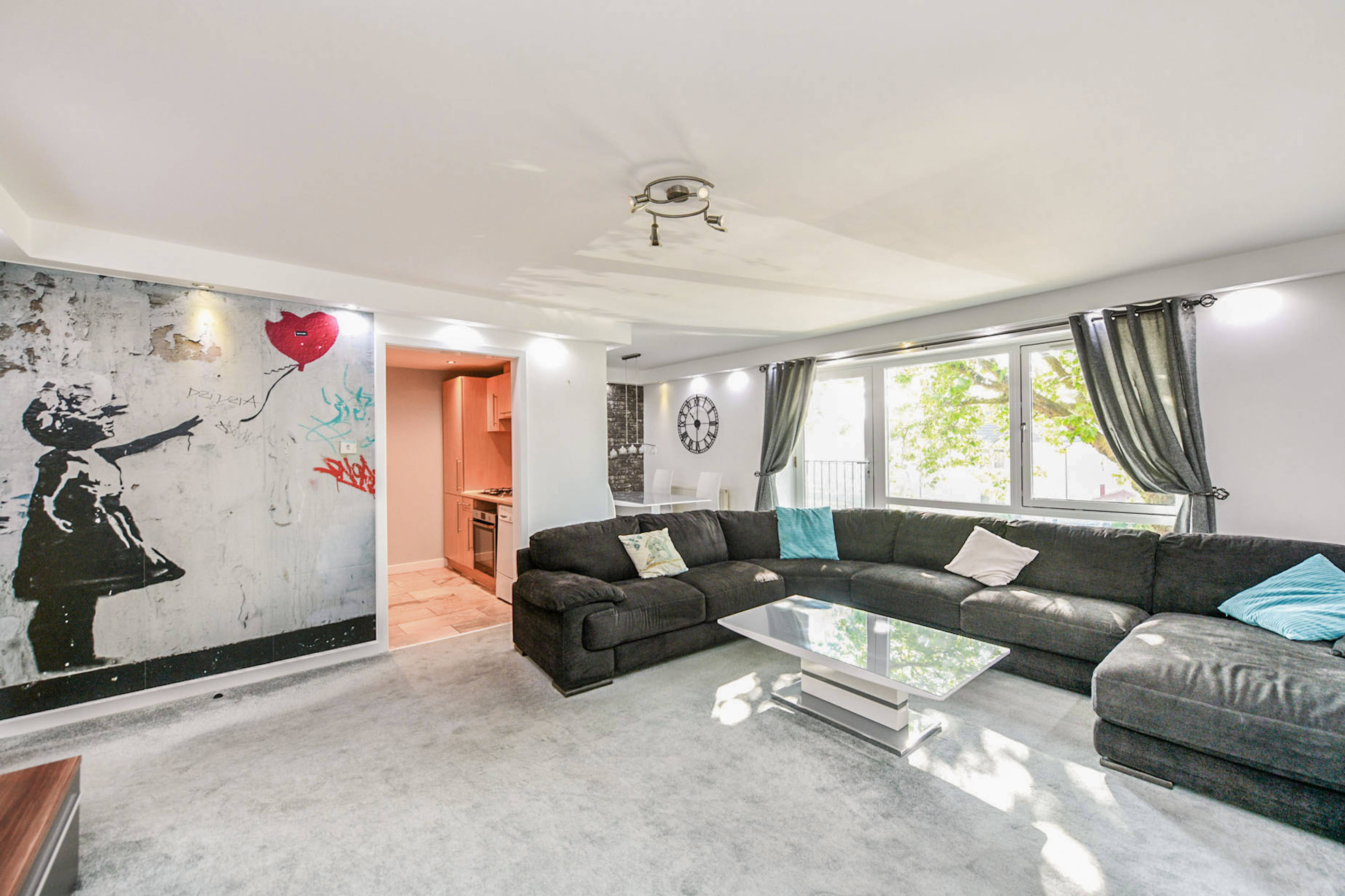 Lounge/Dining Room