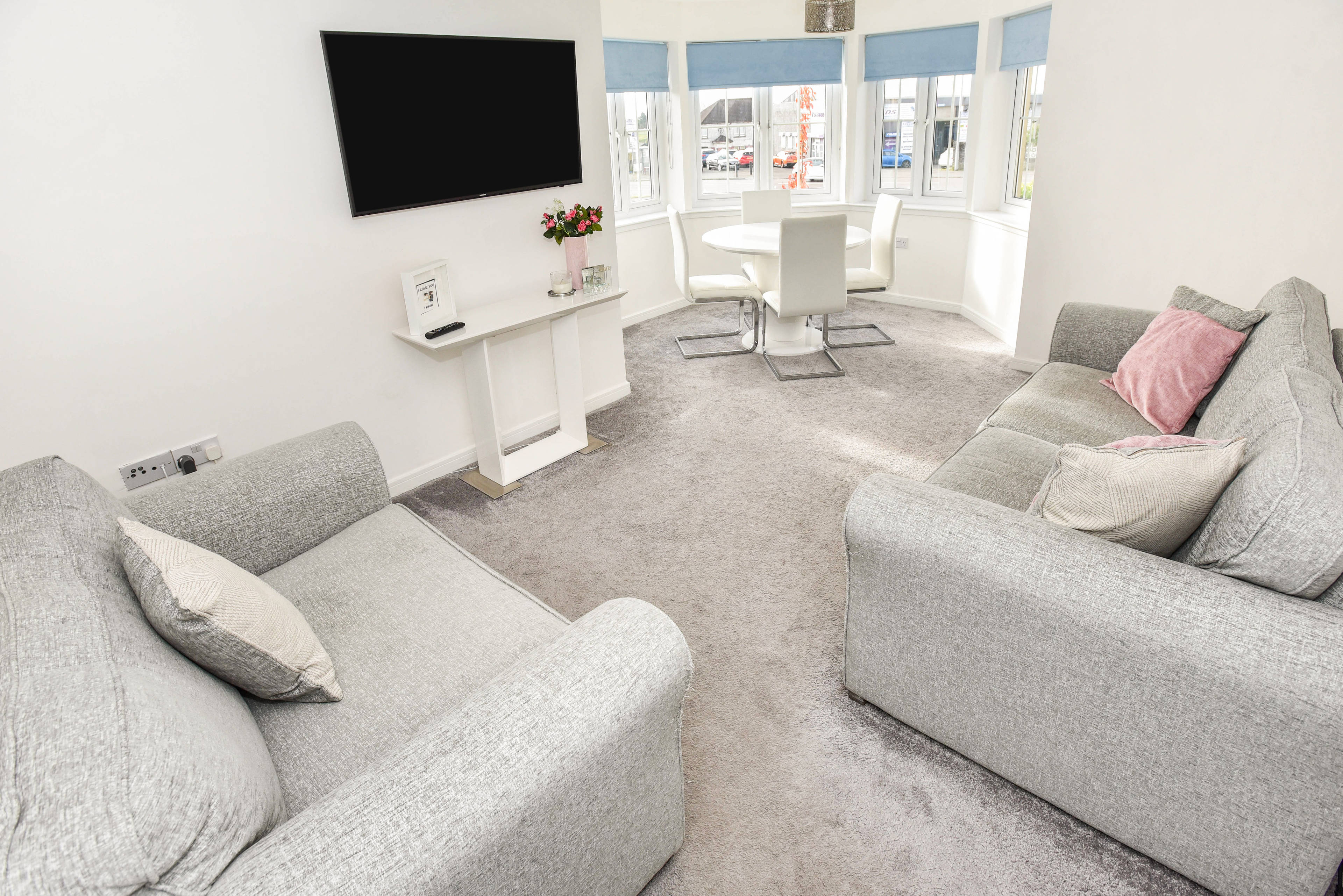 Lounge/Dining Room