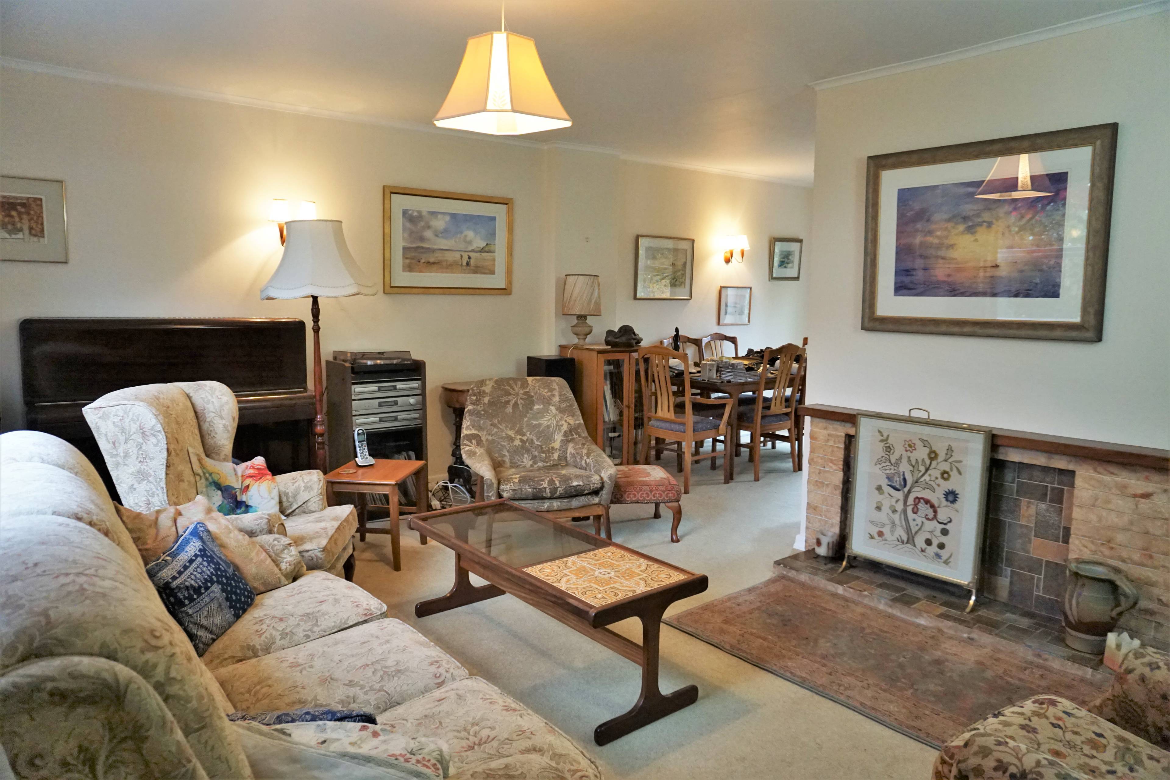 Lounge/Dining Room